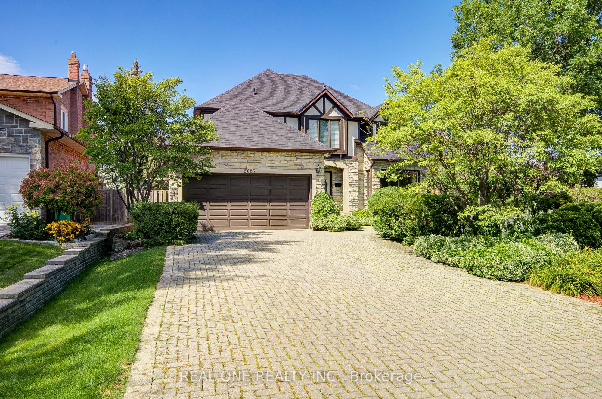 2025 BURBANK Drive, Mississauga, ON L5L 2T6 photo 3