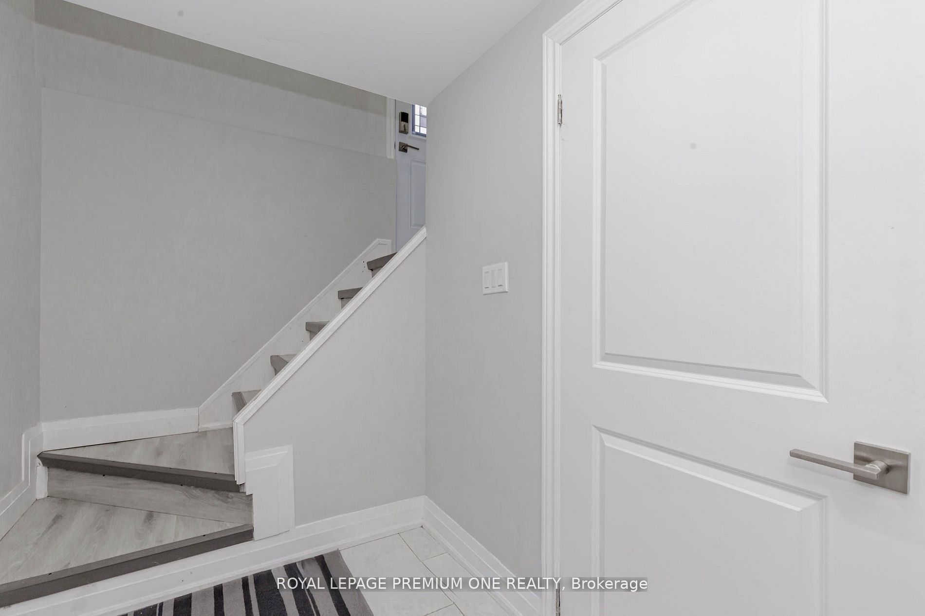 2085 Bridge Road Basement, Oakville, ON L6L 2E8 photo 3