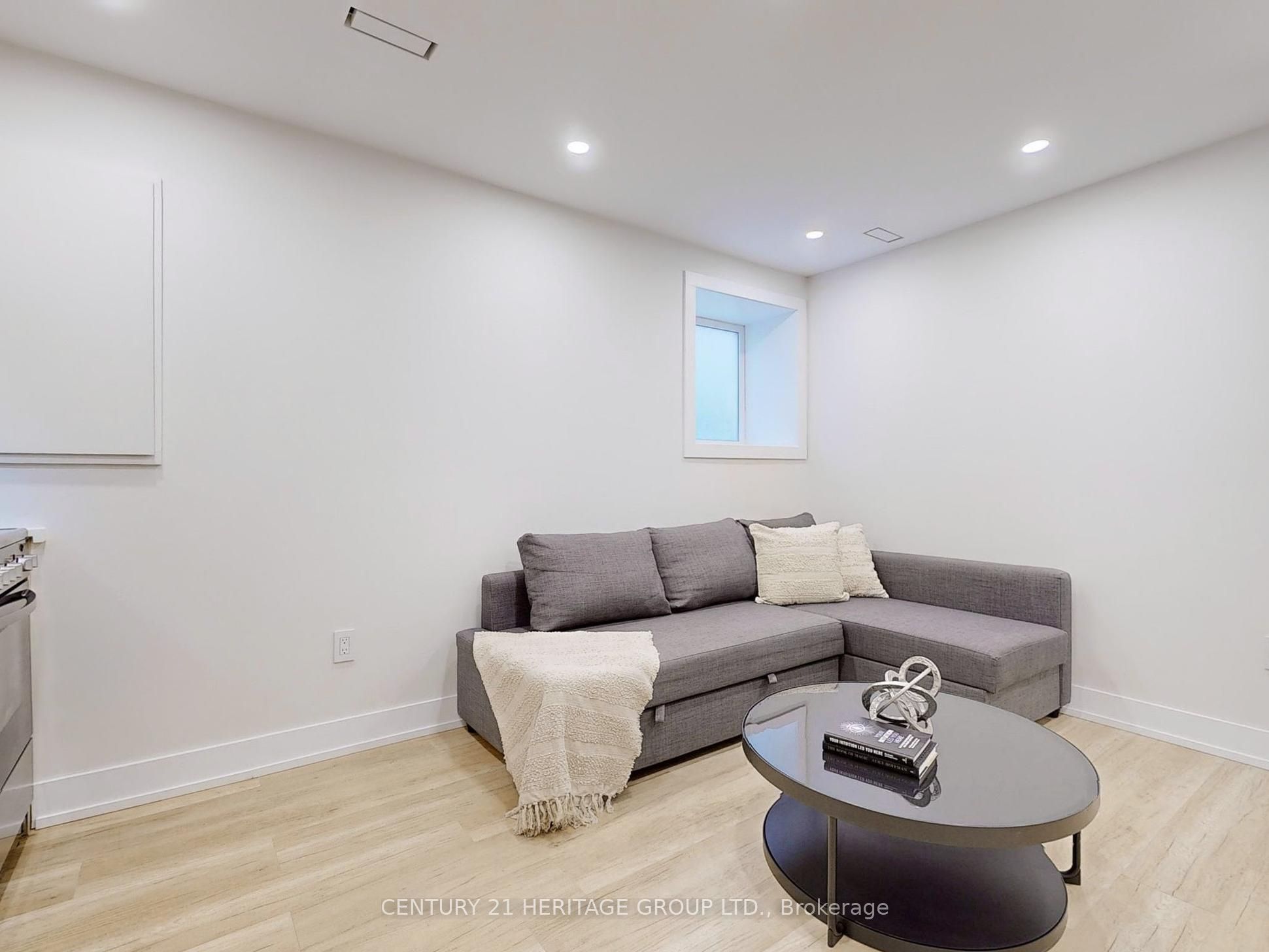 30 Struthers Street Lower Unit, Toronto, ON M8V 1Y1 photo 2