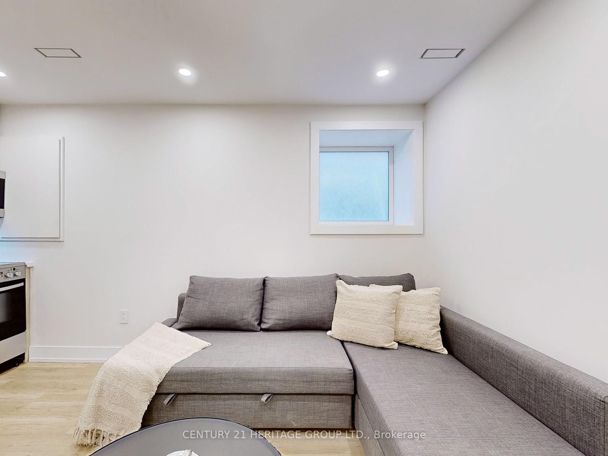 30 Struthers Street Lower Unit, Toronto, ON M8V 1Y1 photo 3