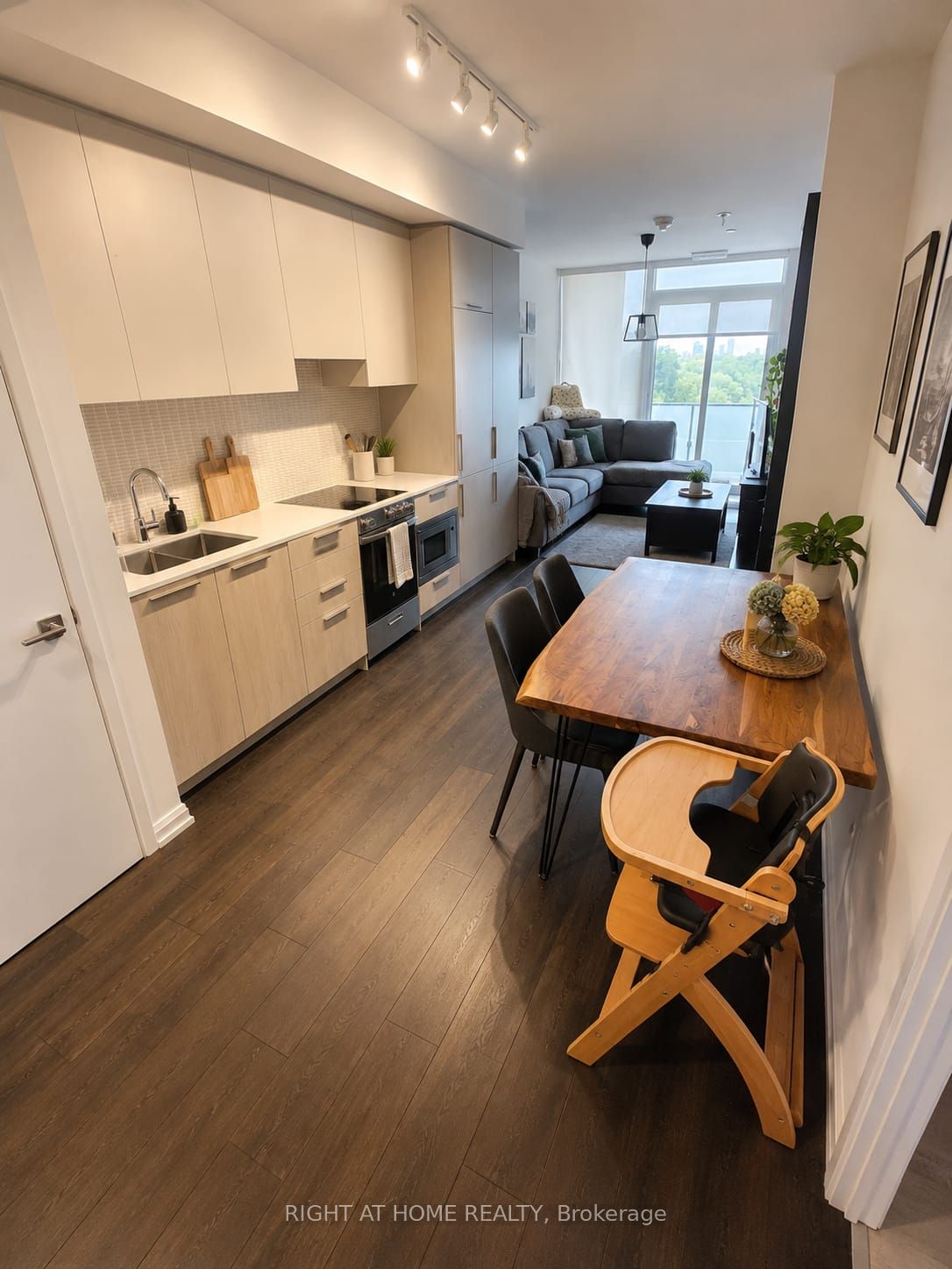 4208 Dundas Street West Street, Toronto, ON M8X 0B1 photo 4