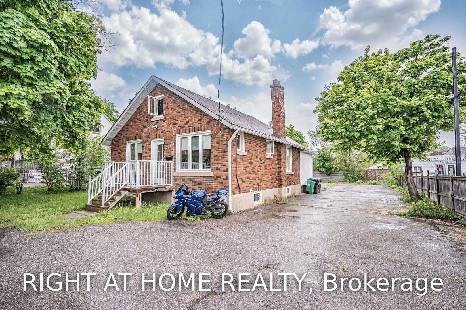 271 Queen Street, Brampton, ON L6W 2C2 photo 2
