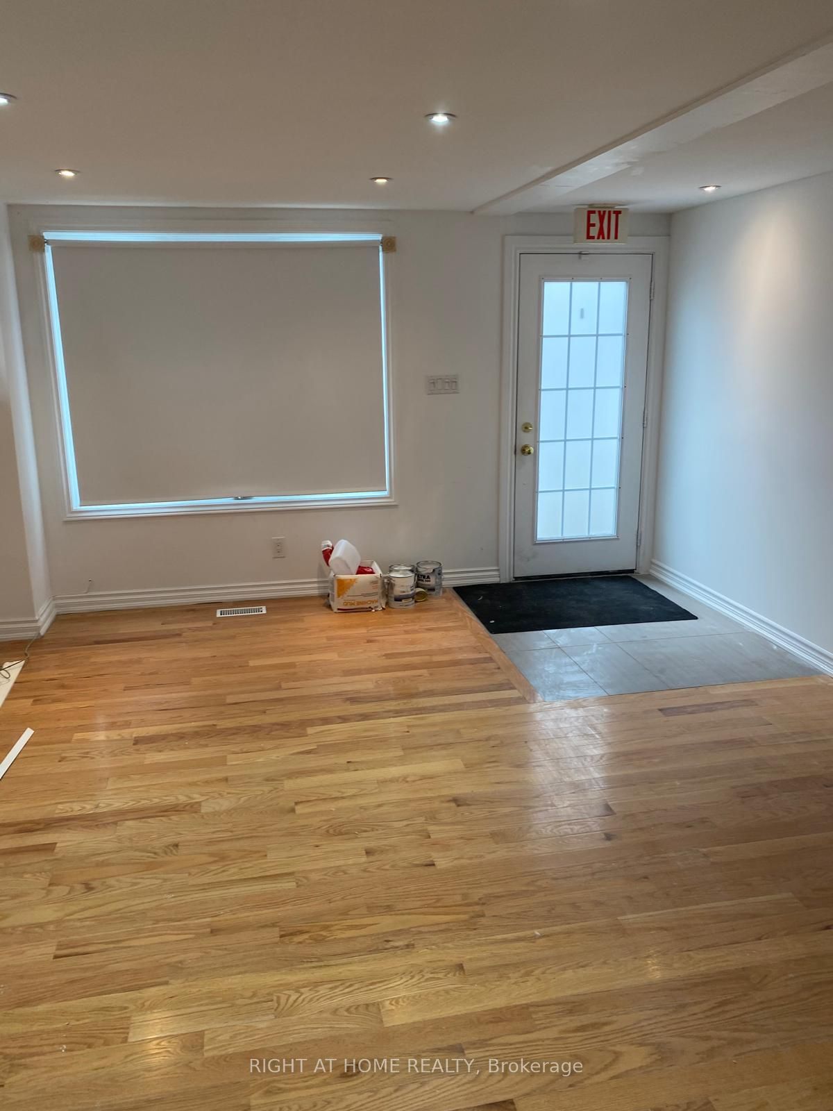271 Queen Street, Brampton, ON L6W 2C2 photo 4