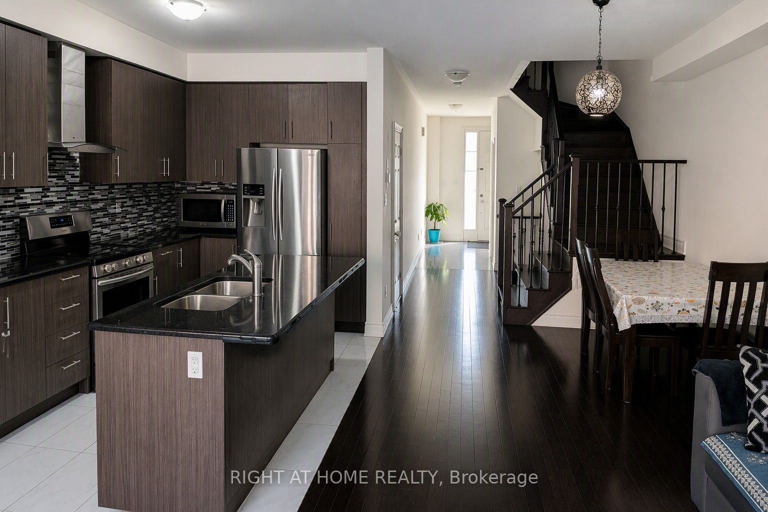 7 Little Britain Crescent, Brampton, ON L6Y 6A9 photo 2