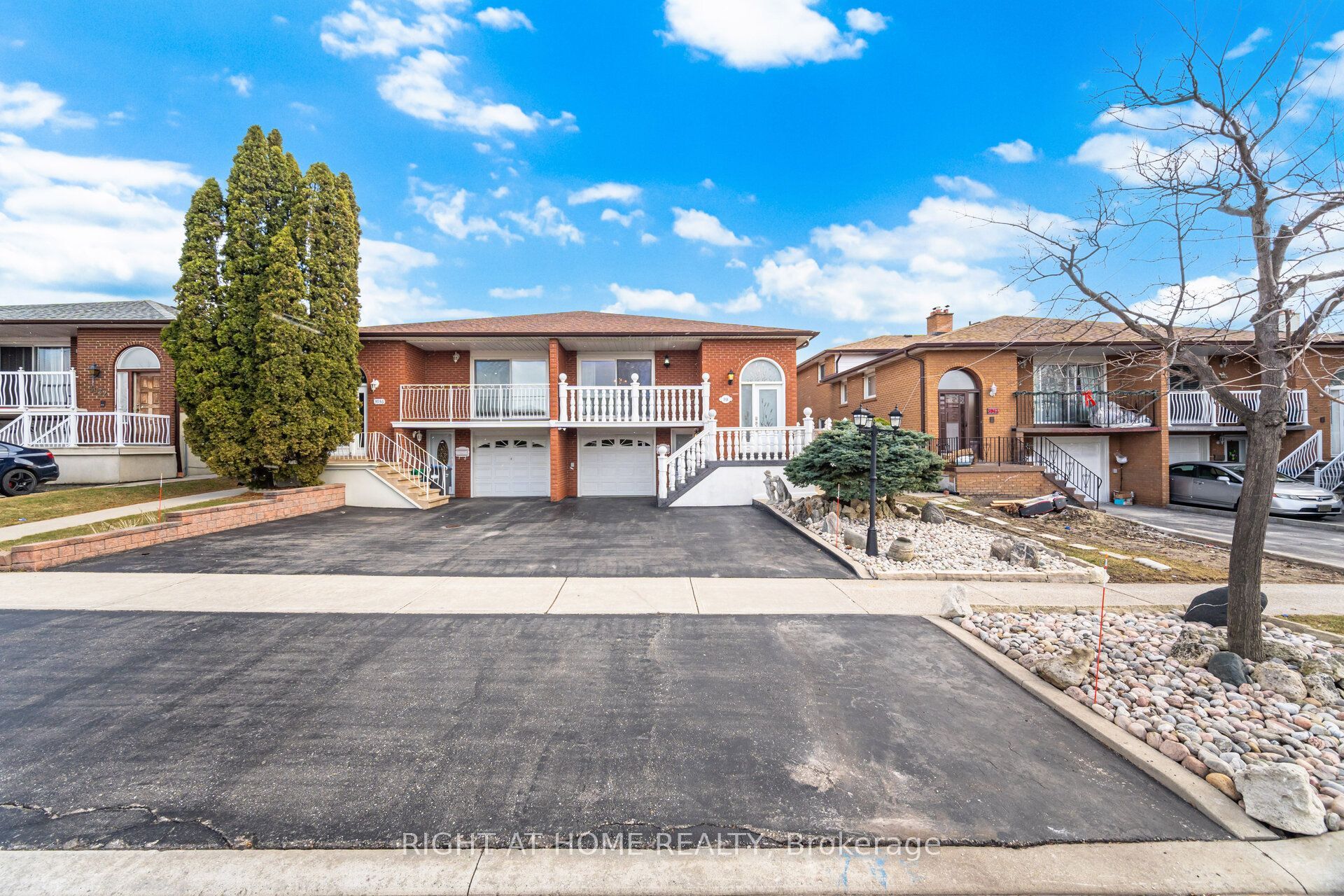 3938 Midhurst Lane, Mississauga, ON L4Z 1C7 photo 2
