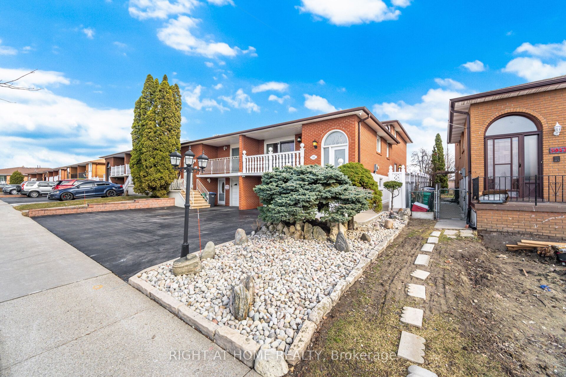 3938 Midhurst Lane, Mississauga, ON L4Z 1C7 photo 3