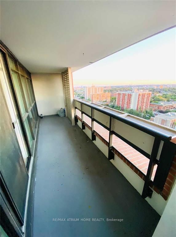 800 Lawrence Avenue W 1818, Toronto, ON M6A 1C3 photo 3
