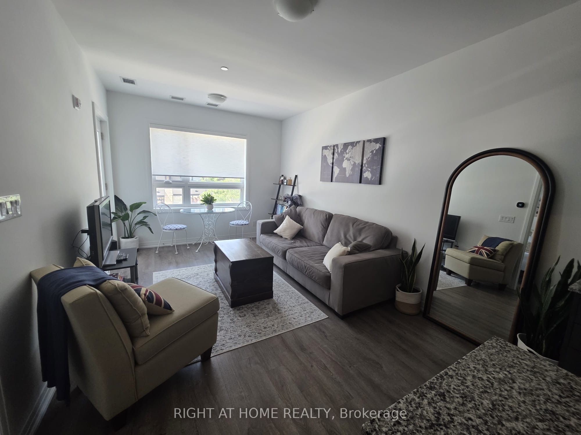 3285 Carding Mill Trail 204, Oakville, ON L6M 5P7 photo 4