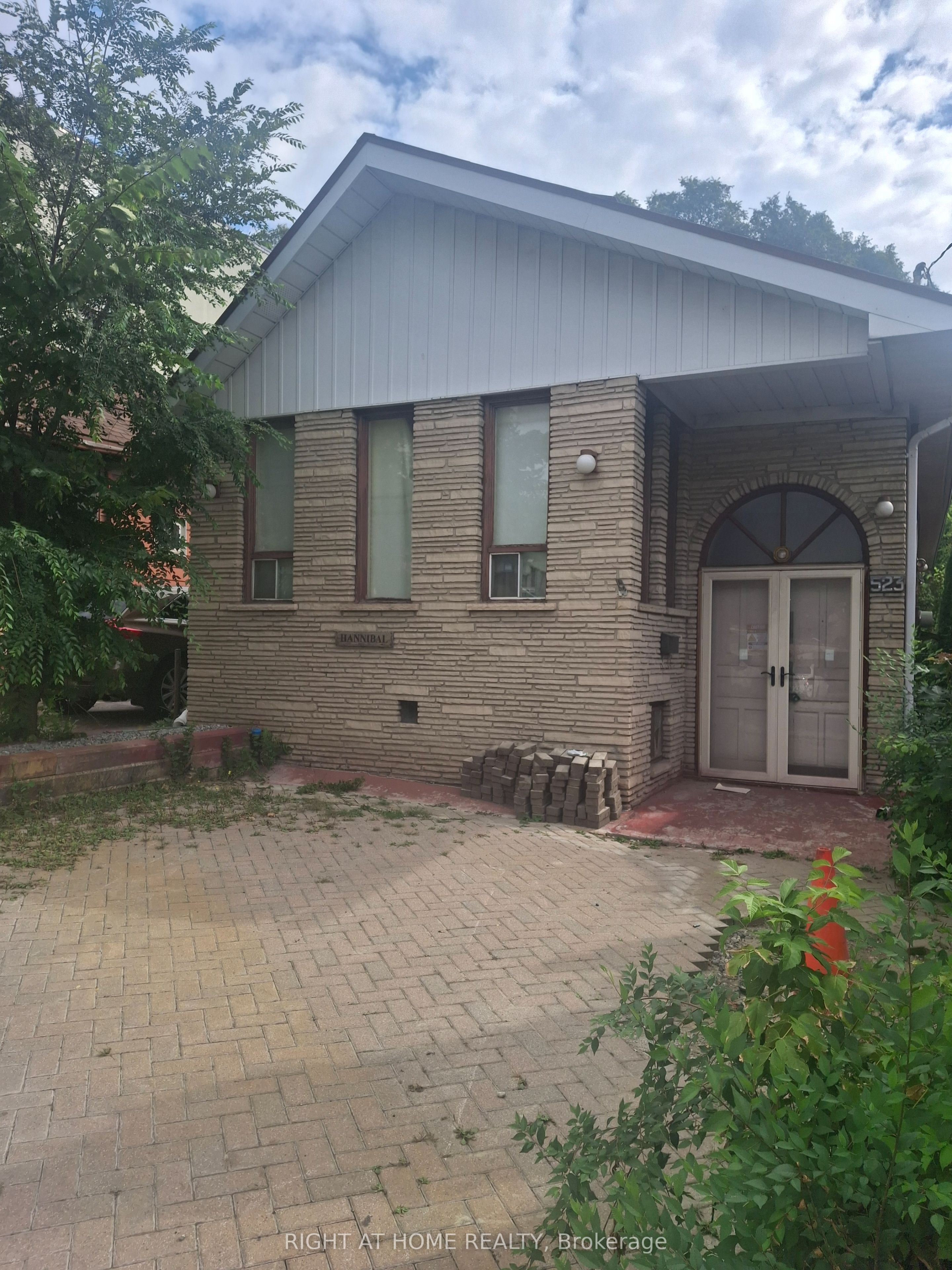 523 Caledonia Road, Toronto, ON M6E 4V3
