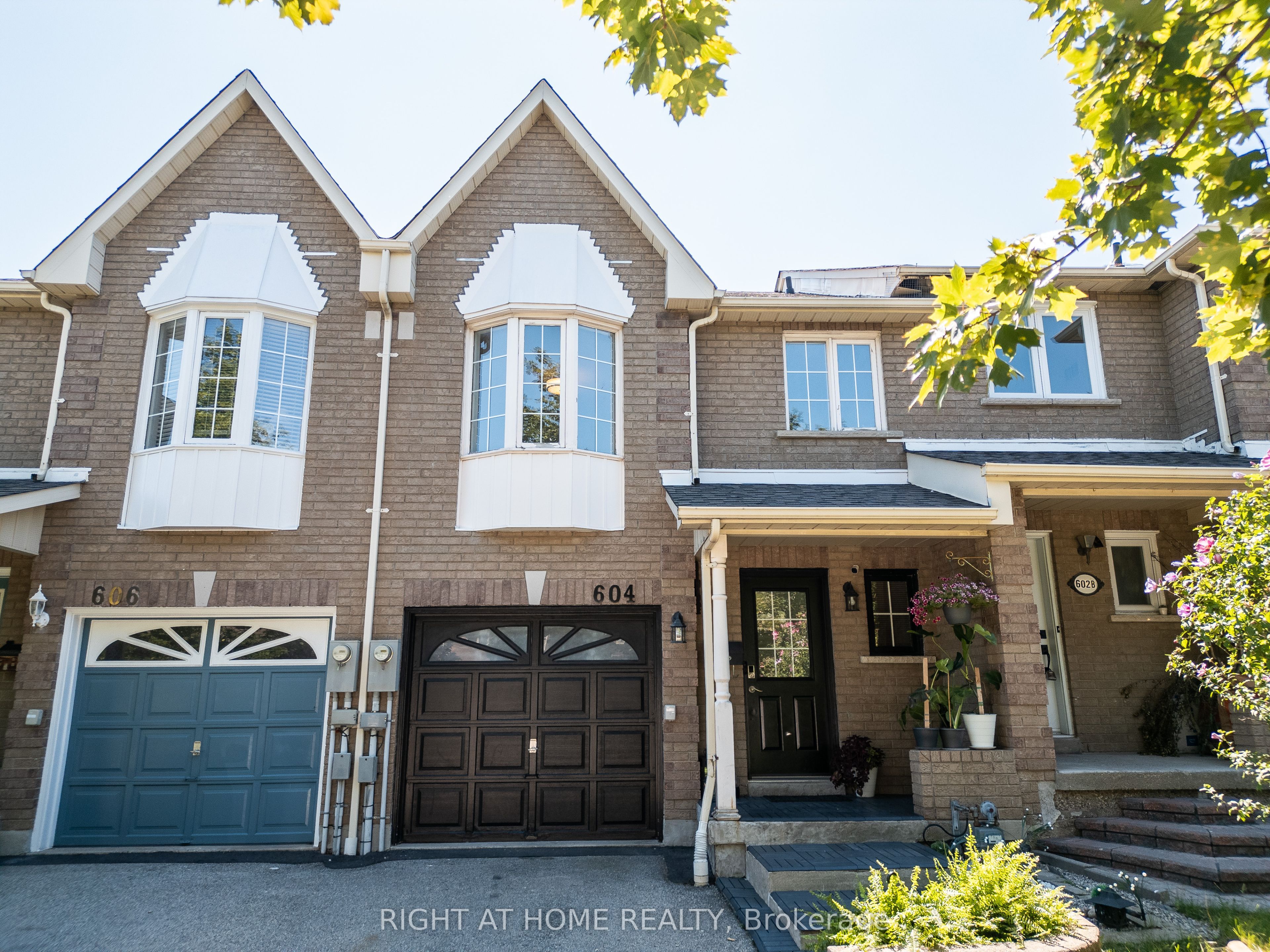 604 Lumberton Crescent, Mississauga, ON L4Z 3Z6 photo 2