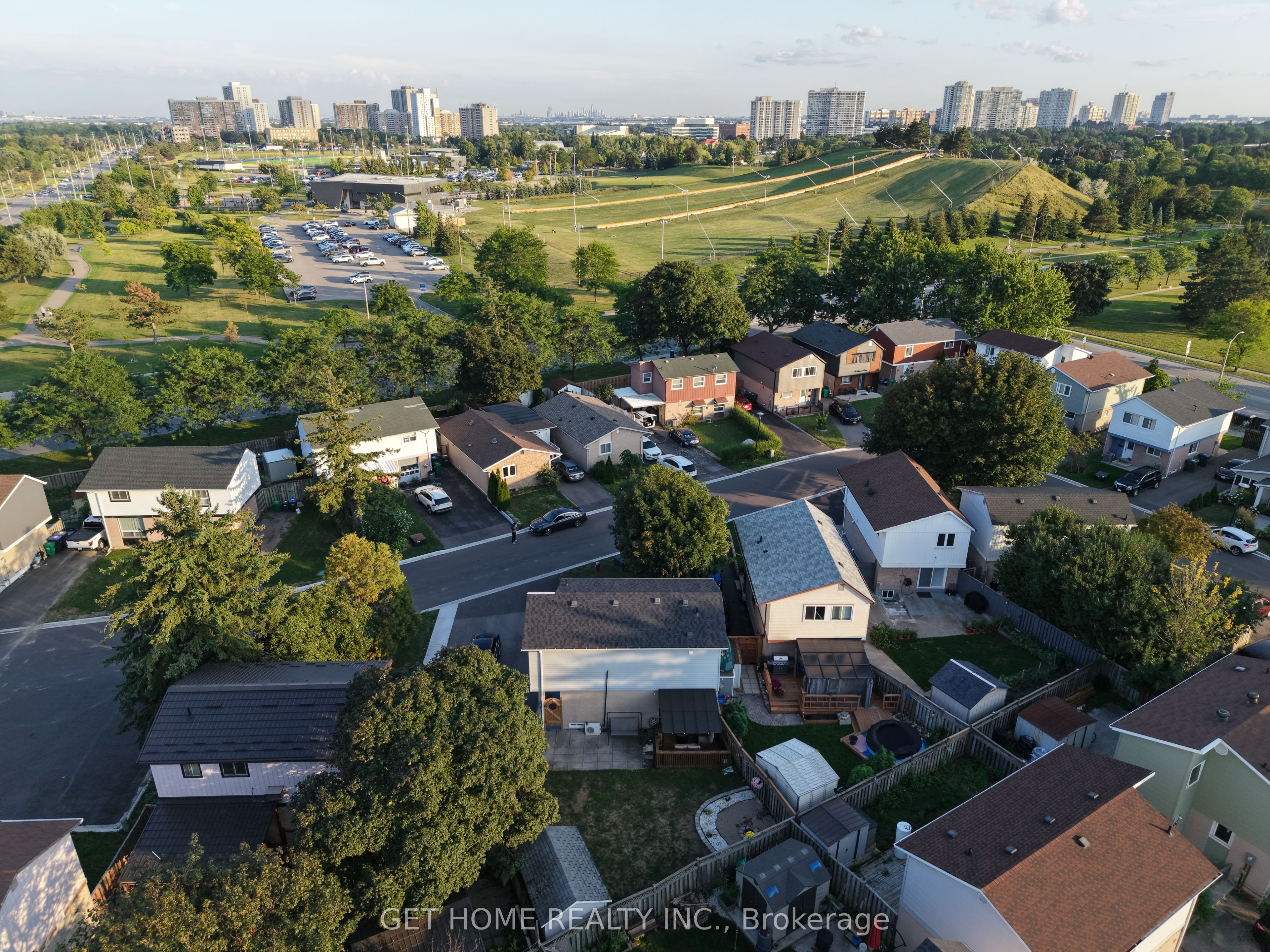 5 Huronia Court, Brampton, ON L6S 2C7 photo 3