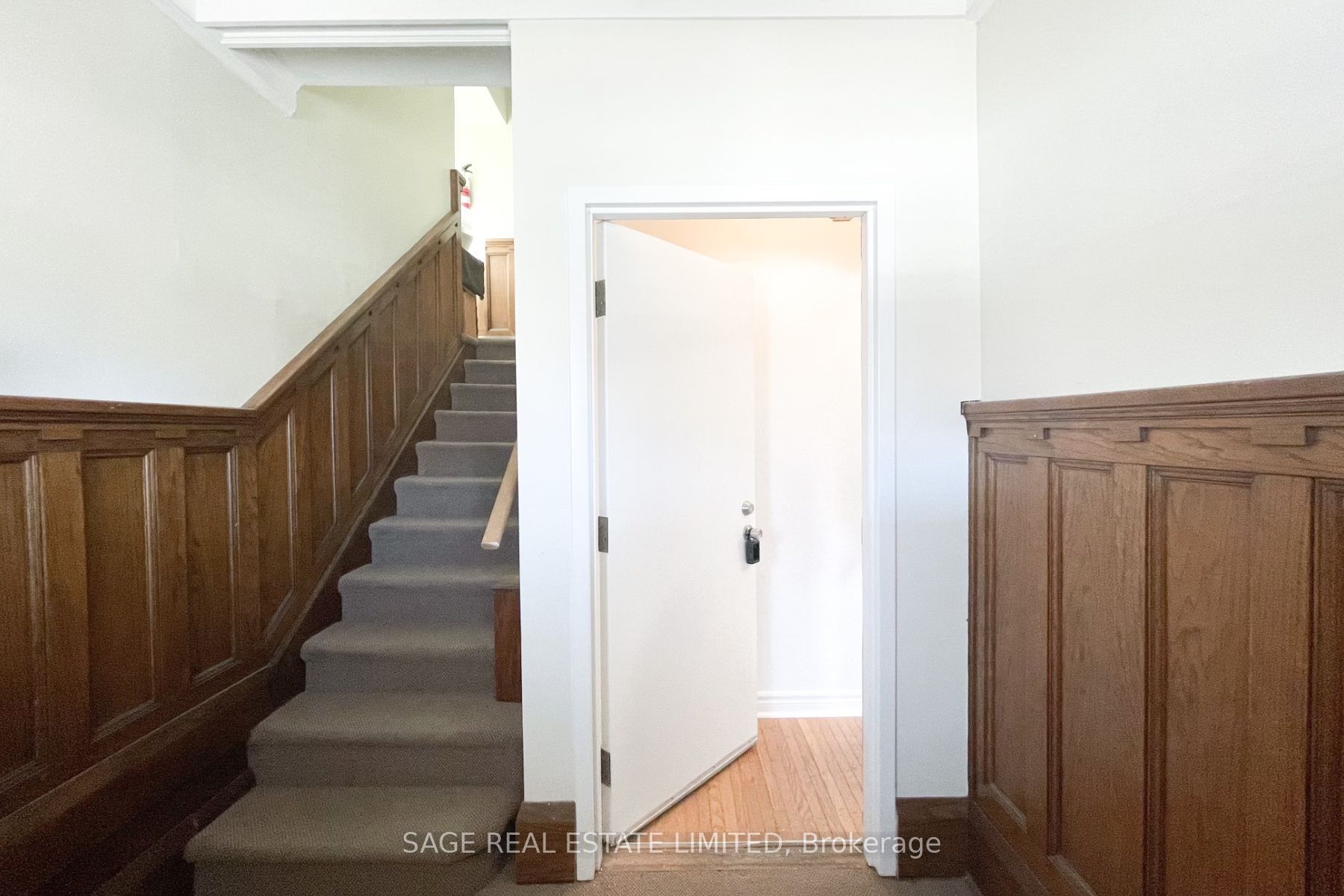 296 Runnymede Road 1, Toronto, ON M6S 2Y6 photo 4