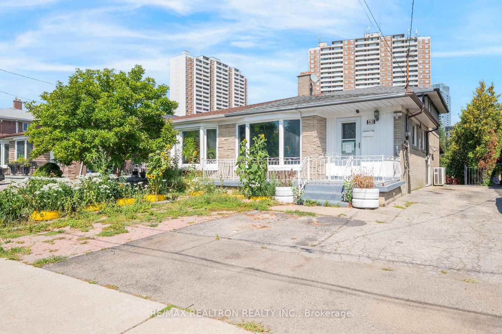 43 Lindylou Road, Toronto, ON M9M 2B1 photo 2