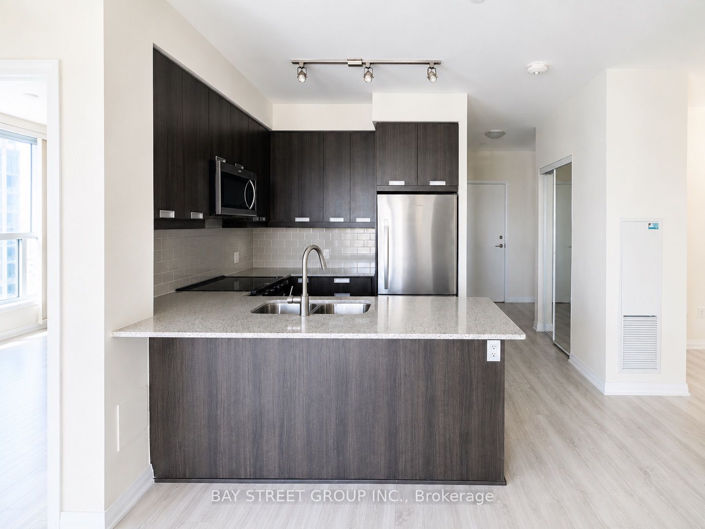 65 Watergarden Drive 302, Mississauga, ON L5R 0G9 photo 4