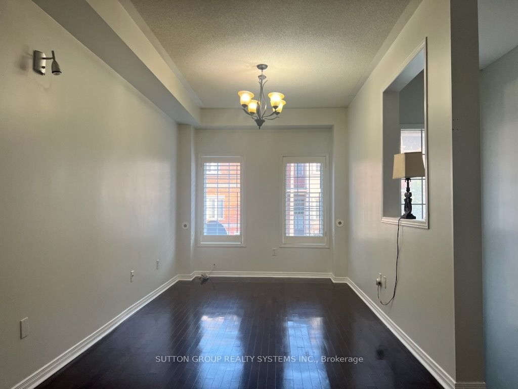 435 Hensall Circle 55, Mississauga, ON L5A 4P1 photo 5