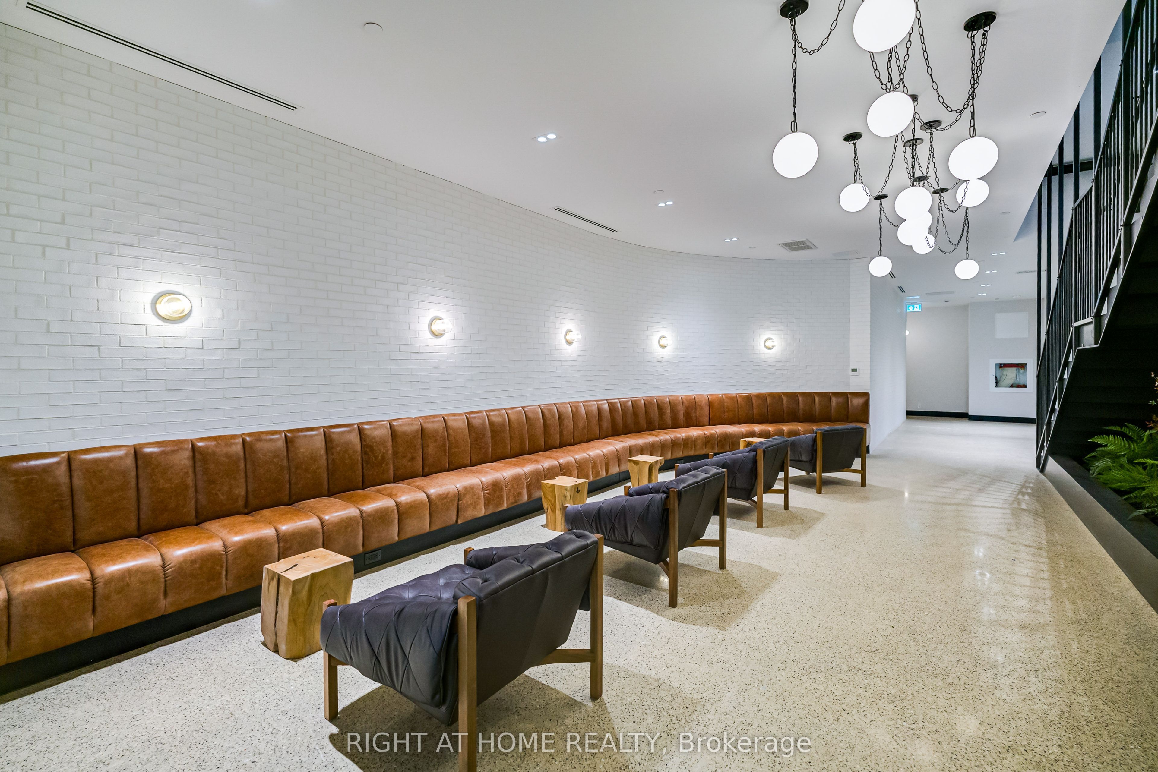 2946 Dundas Street W 509, Toronto, ON M6P 1Y8 photo 3