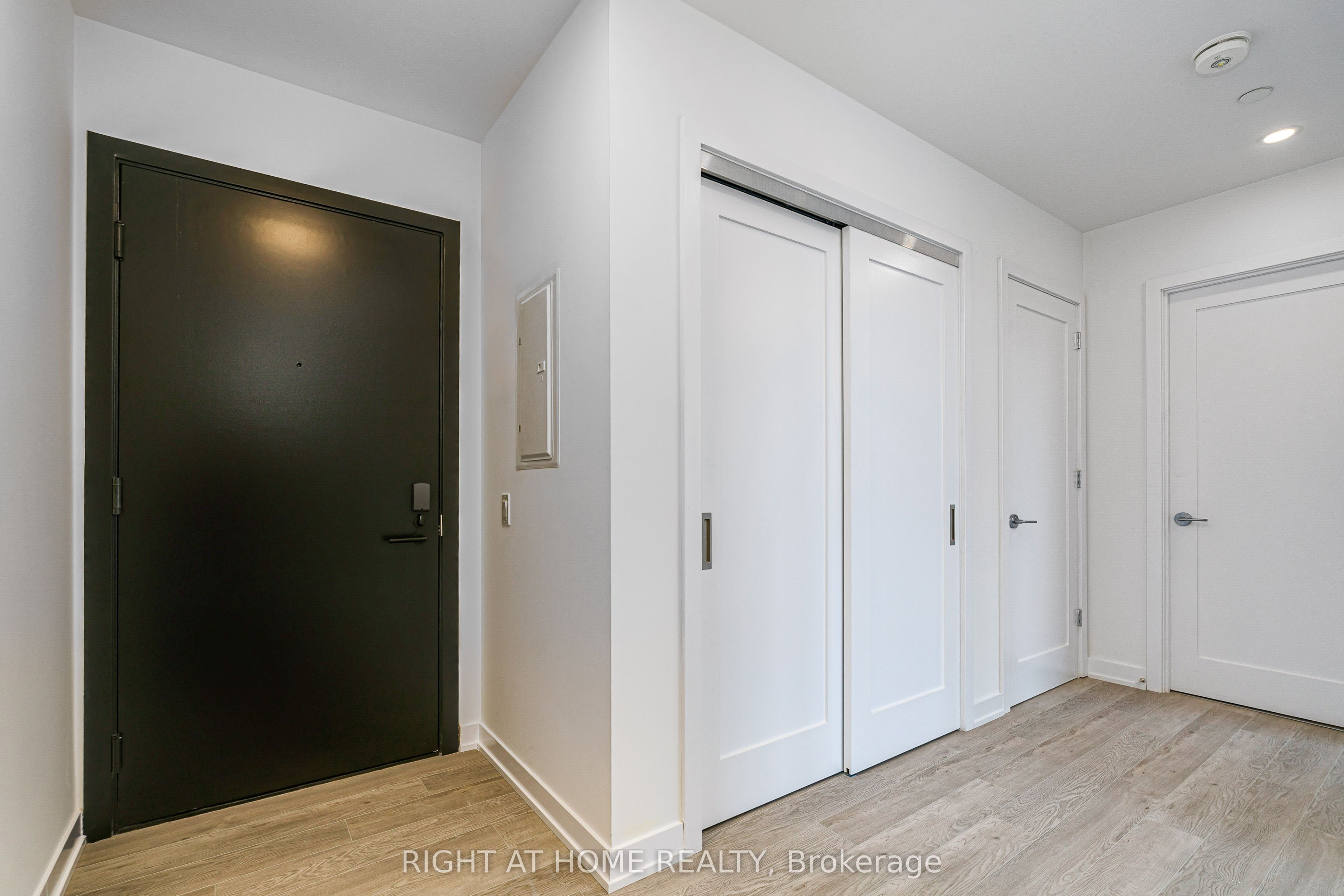 2946 Dundas Street W 509, Toronto, ON M6P 1Y8 photo 4