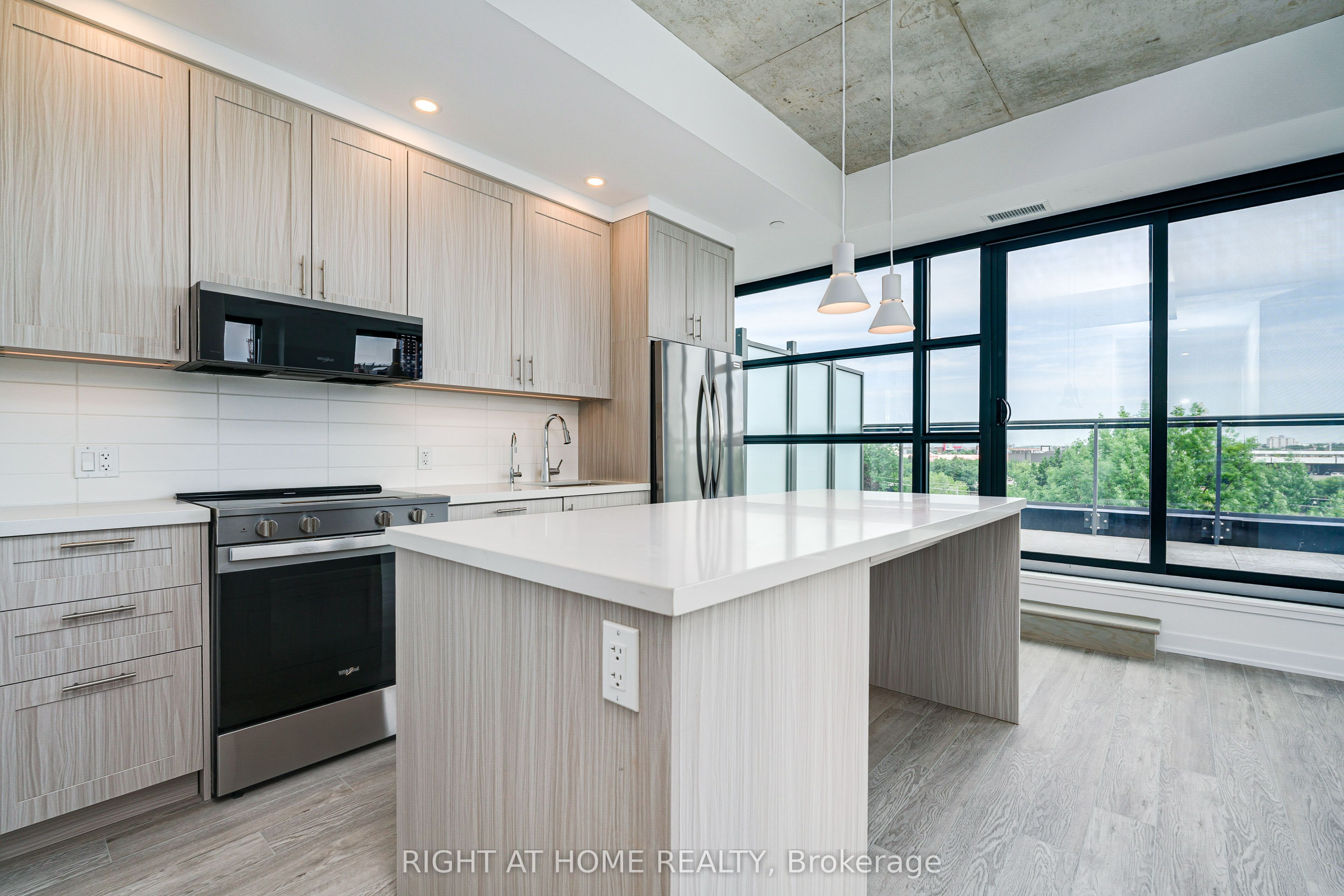 2946 Dundas Street W 509, Toronto, ON M6P 1Y8 photo 5