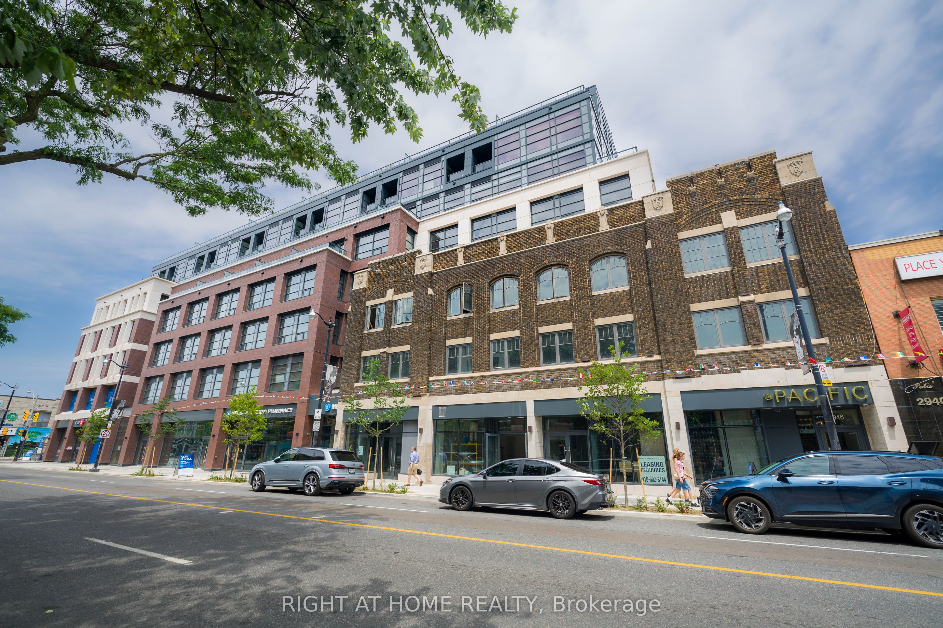 2946 Dundas Street W 408, Toronto, ON M6P 1Y8