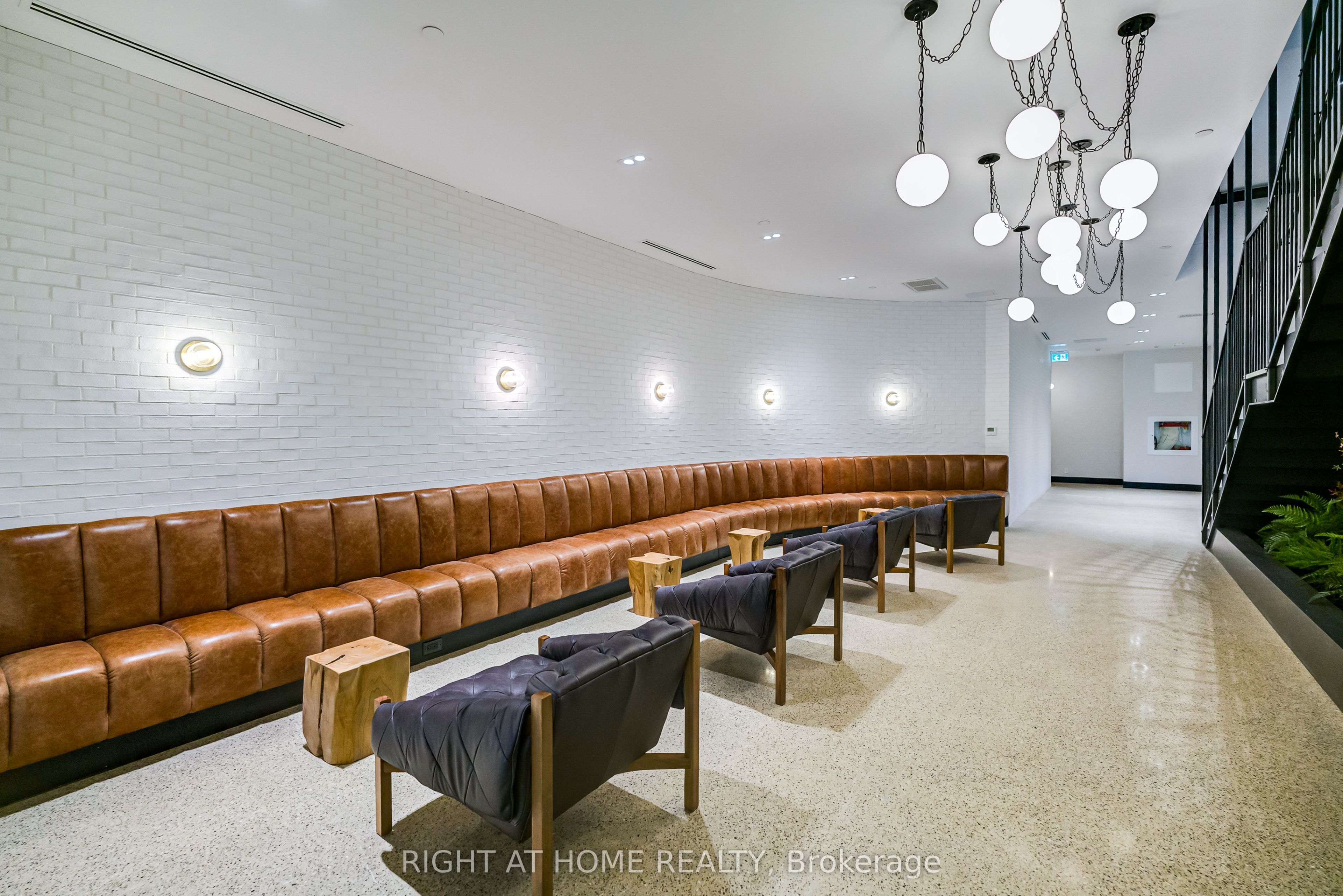 2946 Dundas Street W 408, Toronto, ON M6P 1Y8 photo 3