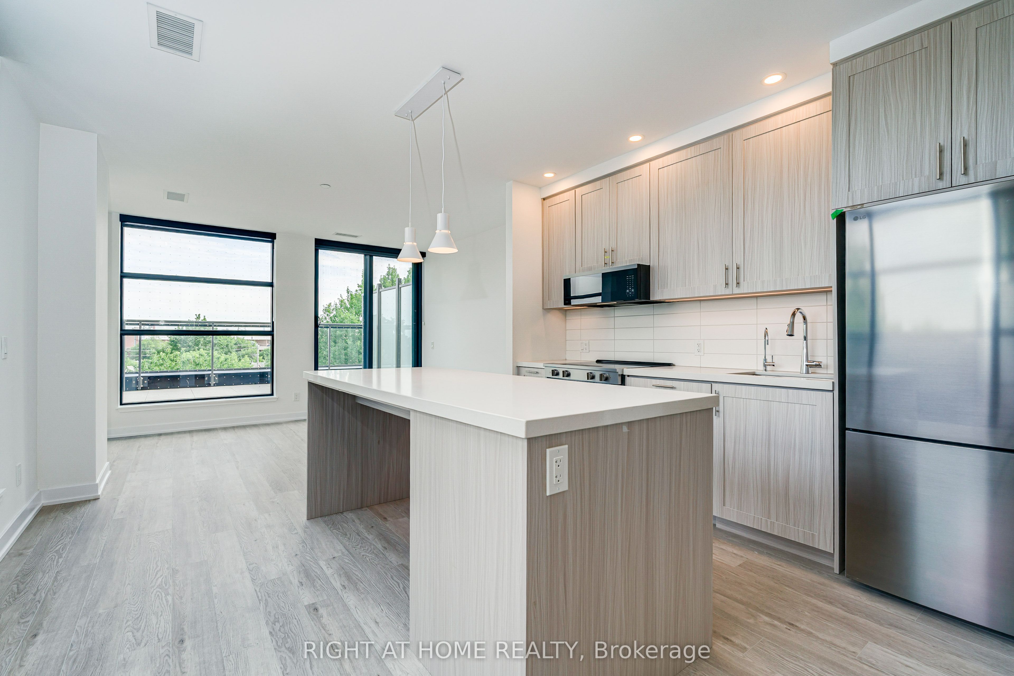 2946 Dundas Street W 408, Toronto, ON M6P 1Y8 photo 4