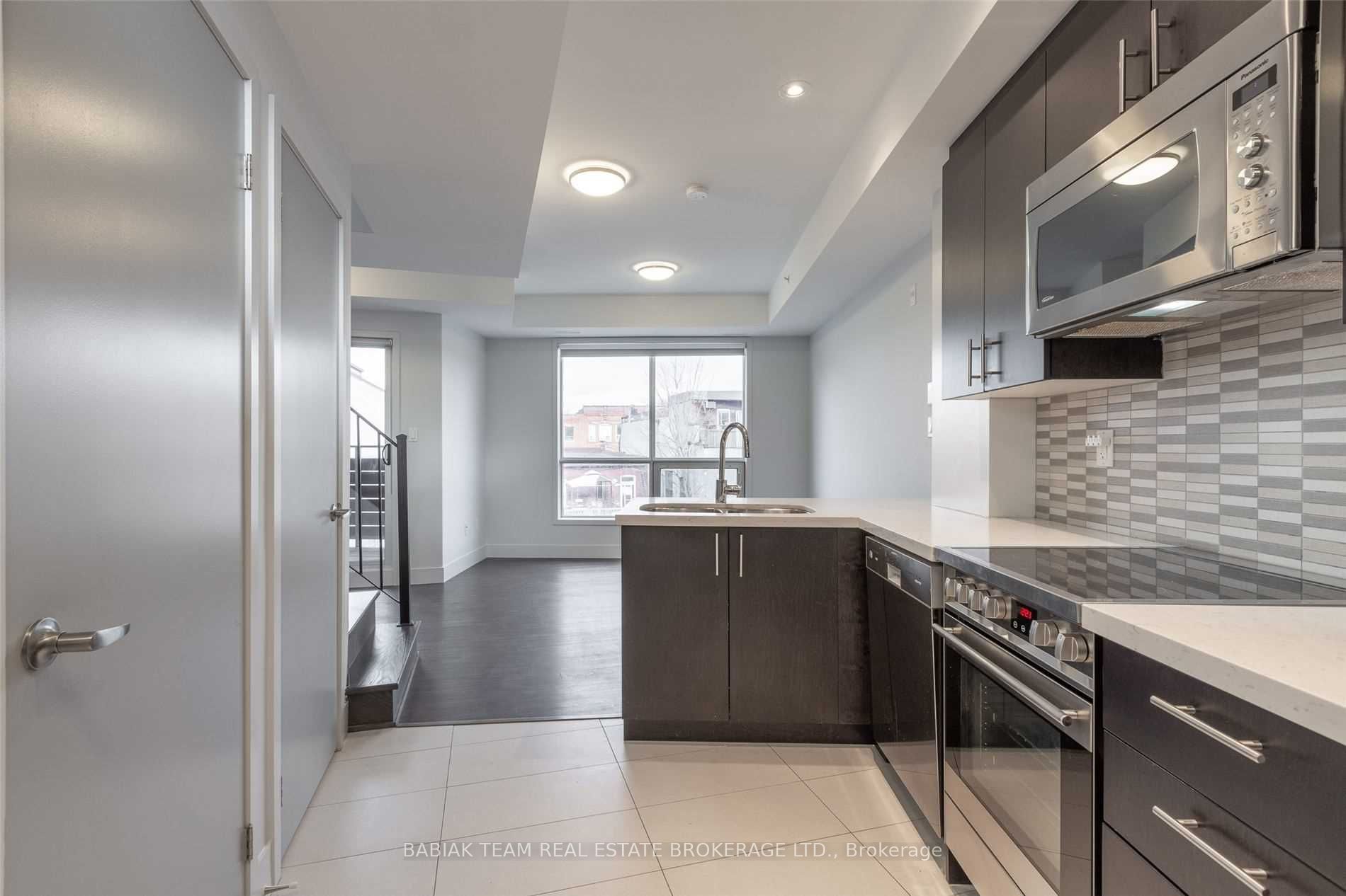 332 High Park Avenue 303, Toronto, ON M6P 2S7