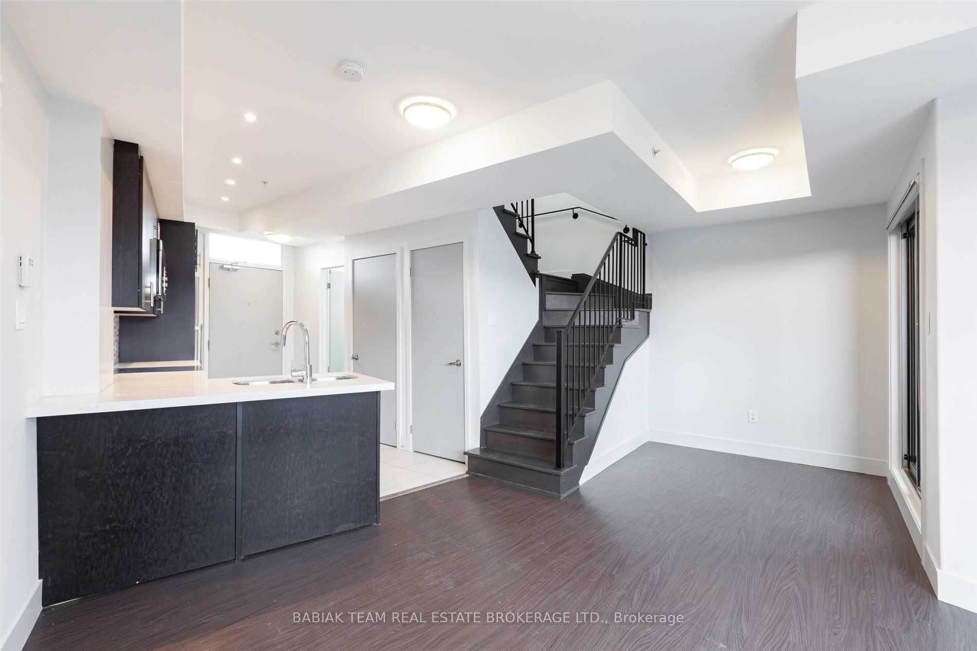 332 High Park Avenue 303, Toronto, ON M6P 2S7 photo 2