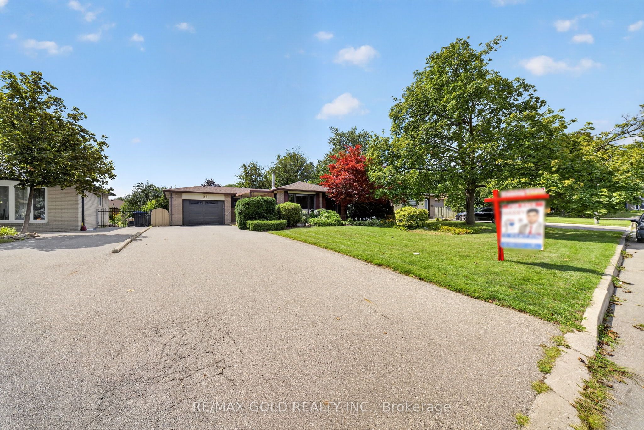 25 Drayton Crescent, Brampton, ON L6T 3G6 photo 2