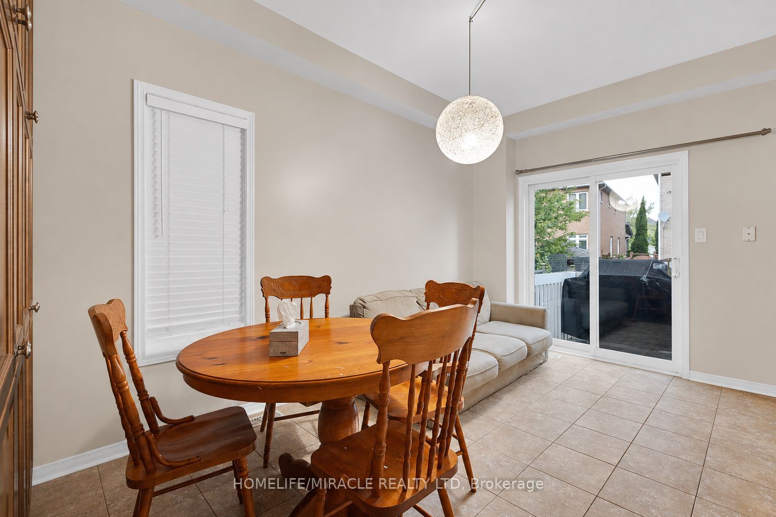 15 Chetholme Place E Main & Upper Floor, Halton Hills, ON L7G 0B5 photo 4