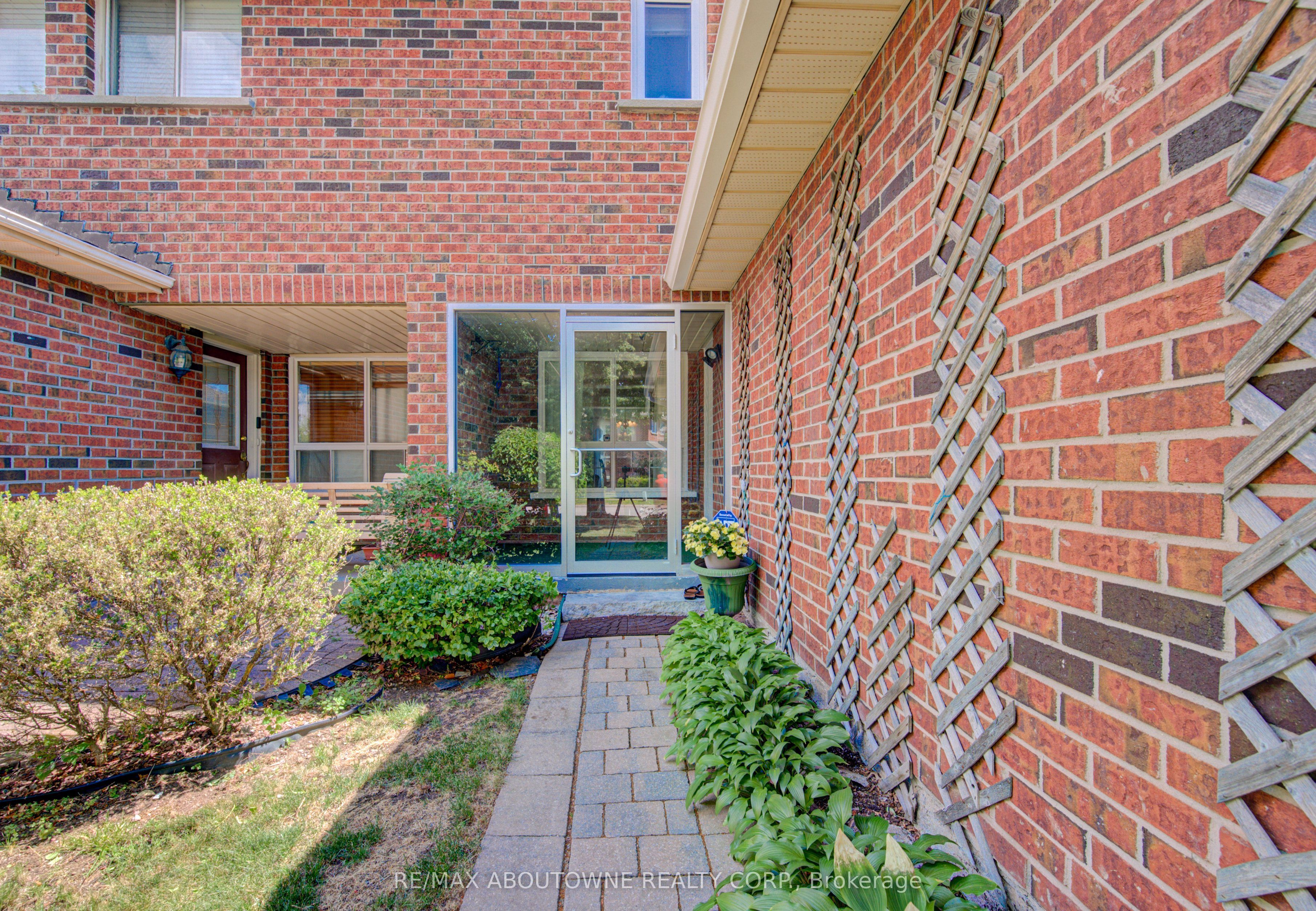 1140 Avondale Drive, Oakville, ON L6H 5L3 photo 3