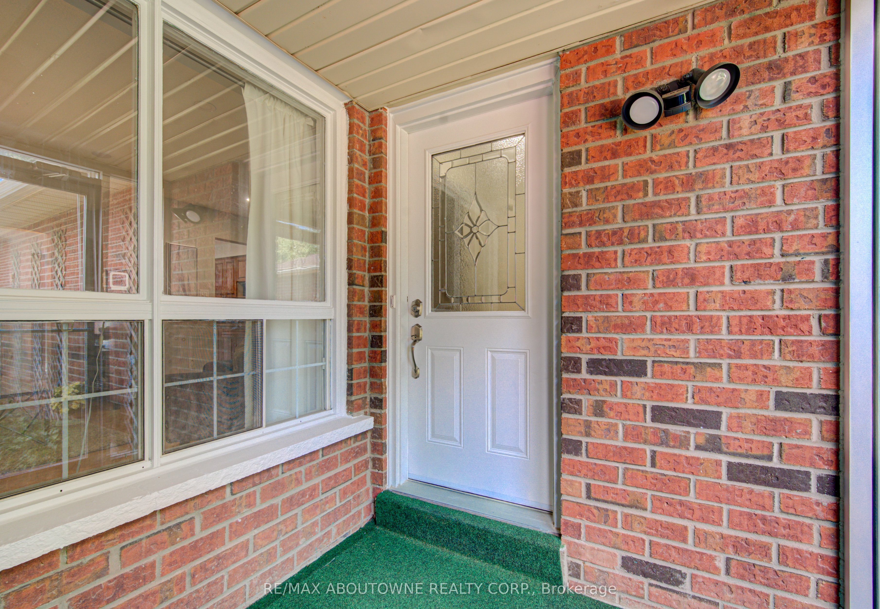 1140 Avondale Drive, Oakville, ON L6H 5L3 photo 4