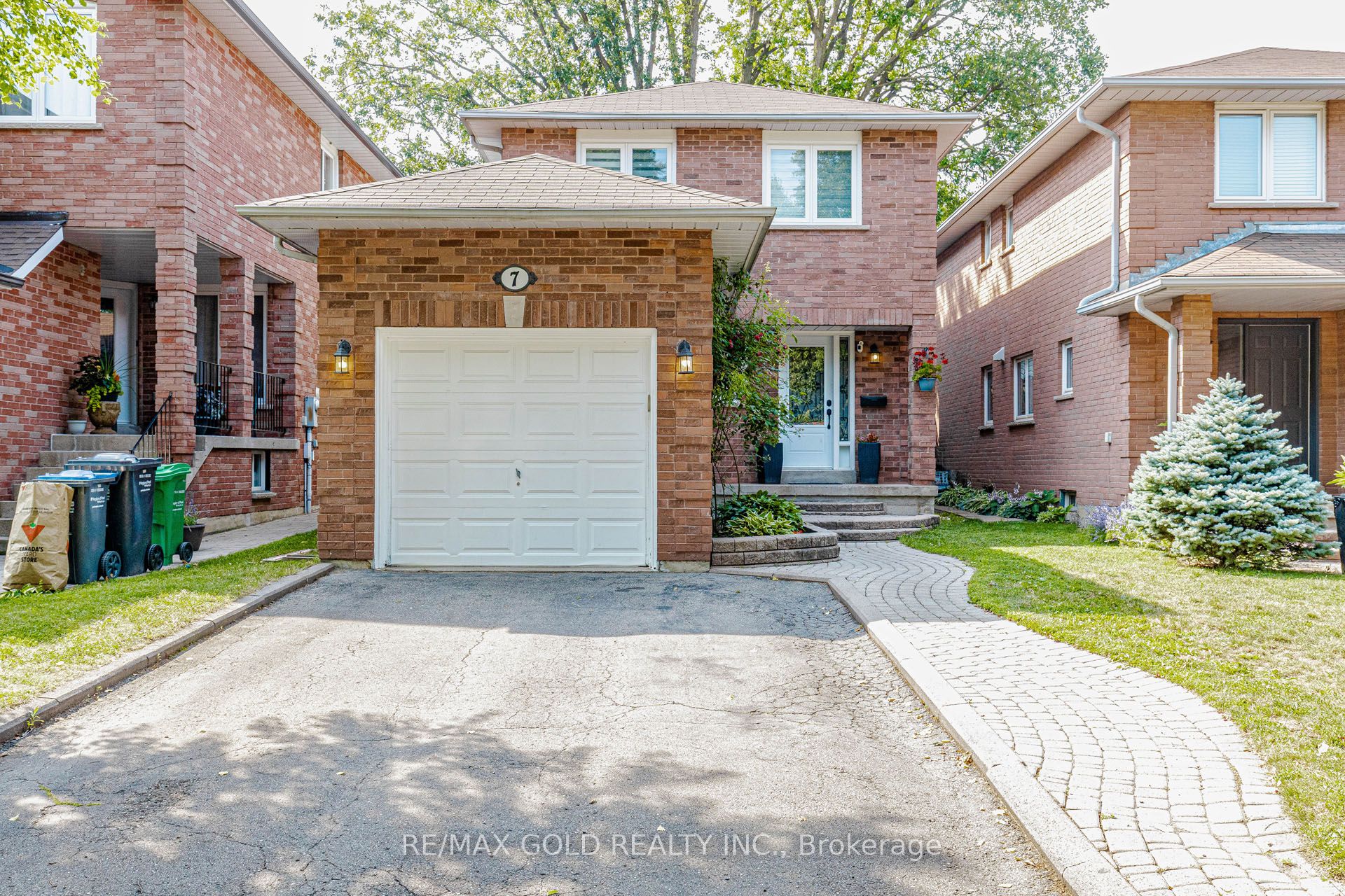 7 Clipstone Court, Brampton, ON L6X 4J4 photo 4