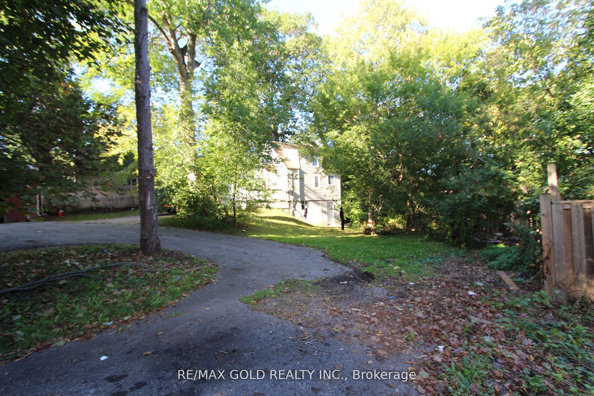 961 Lakeshore Road W, Mississauga, ON L5H 1H8