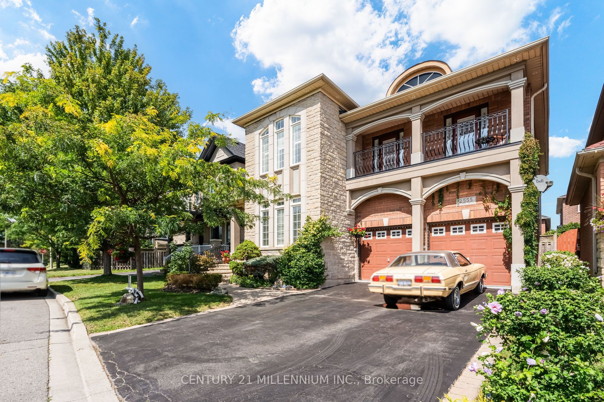 2555 Nichols Drive, Oakville, ON L6H 7L3