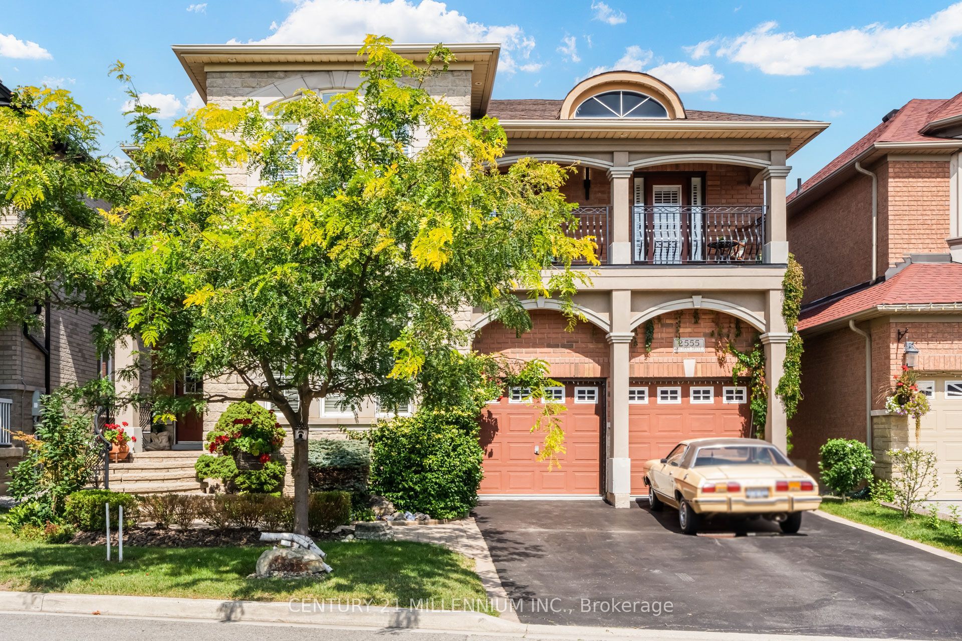 2555 Nichols Drive, Oakville, ON L6H 7L3 photo 2