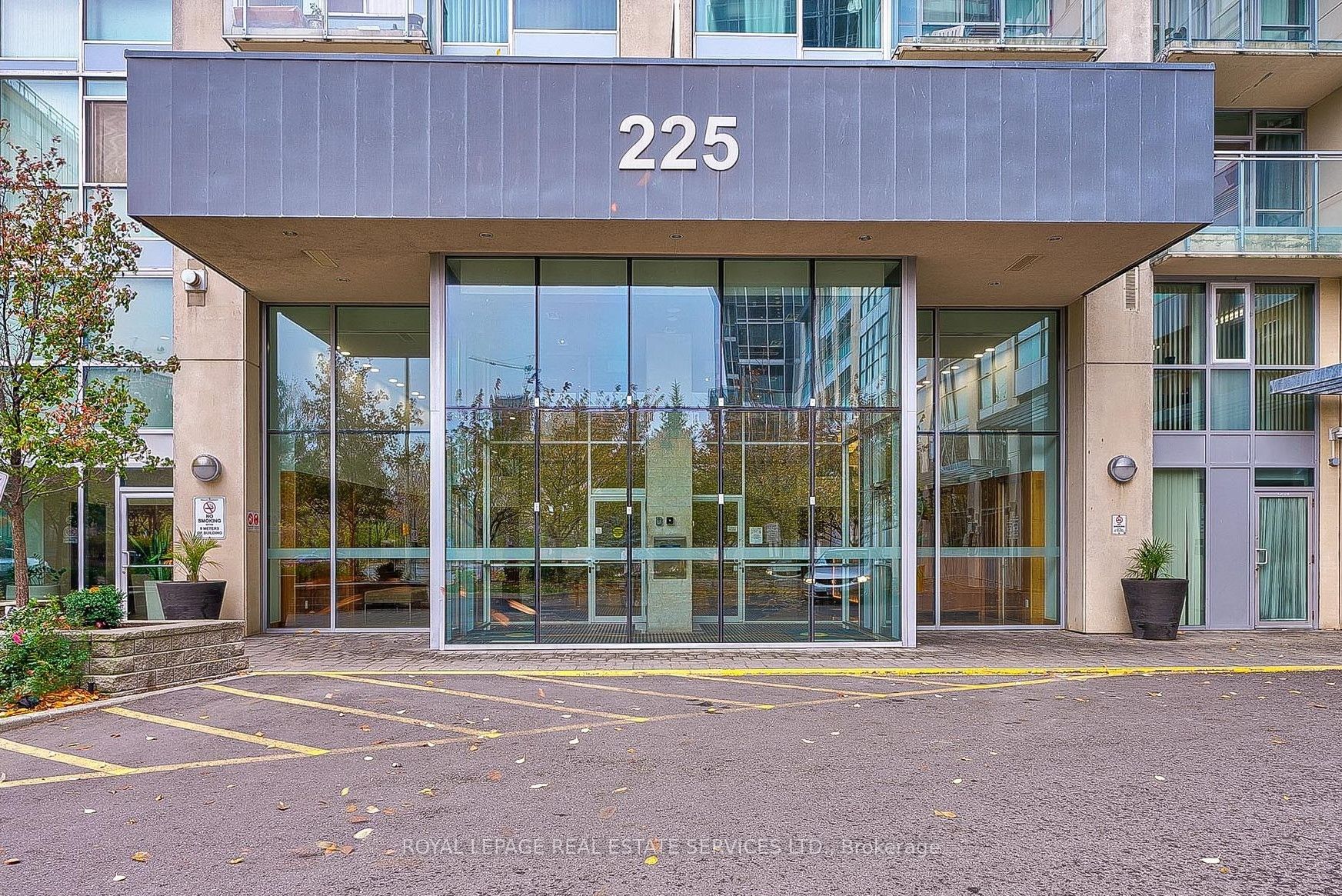 225 Webb Drive 1008, Mississauga, ON L5B 4P2 photo 2