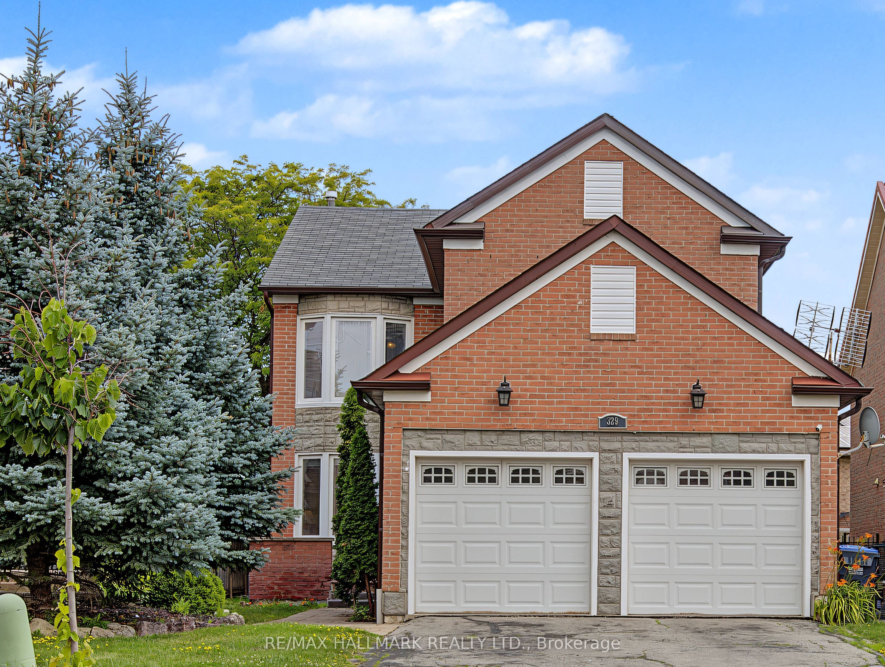 329 Kingsbridge Garden Circle, Mississauga, ON L5R 1K9 photo 2