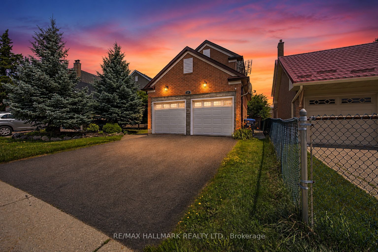 329 Kingsbridge Garden Circle, Mississauga, ON L5R 1K9 photo 3