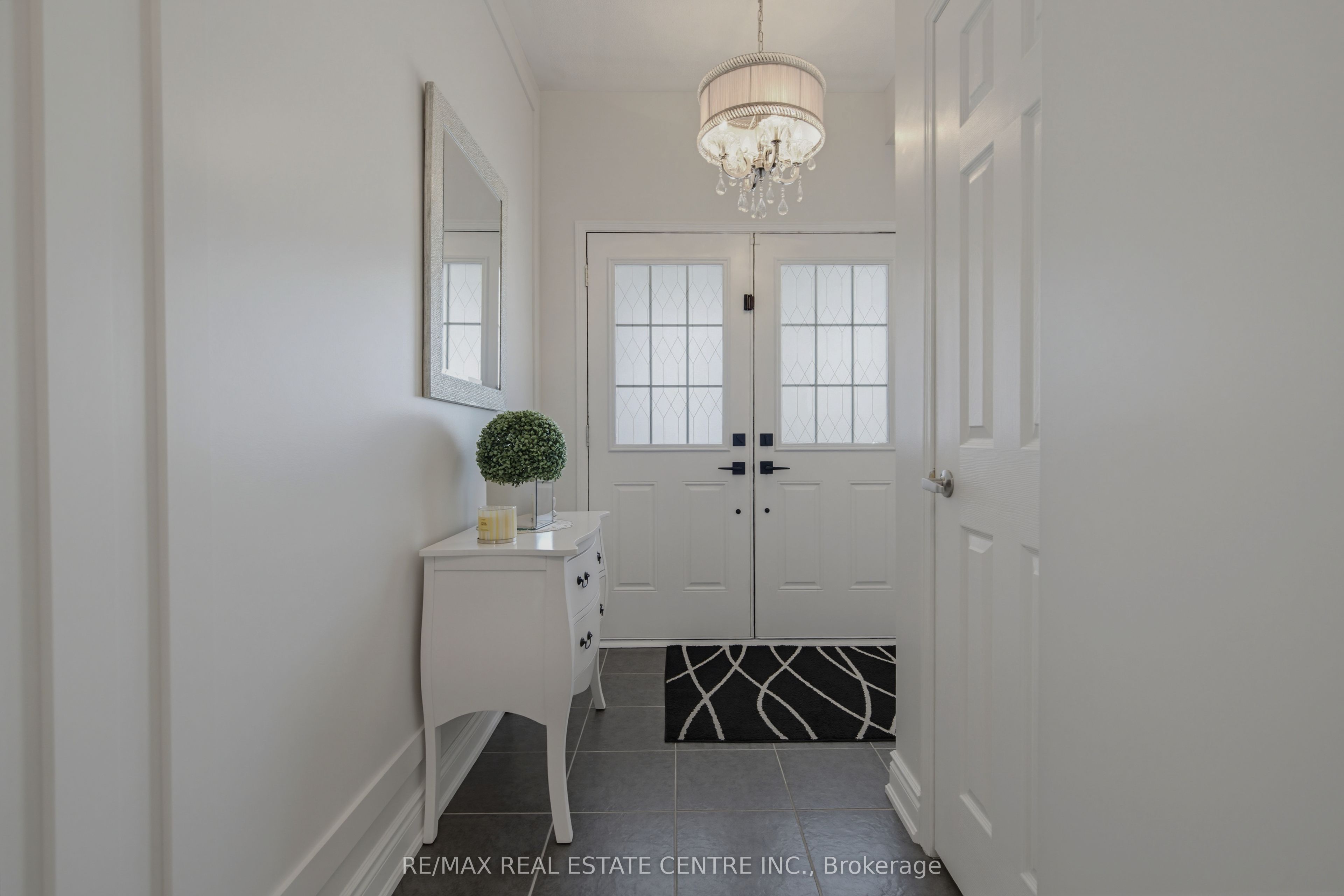 16 Gulfbrook Circle, Brampton, ON L6Z 0G4 photo 2