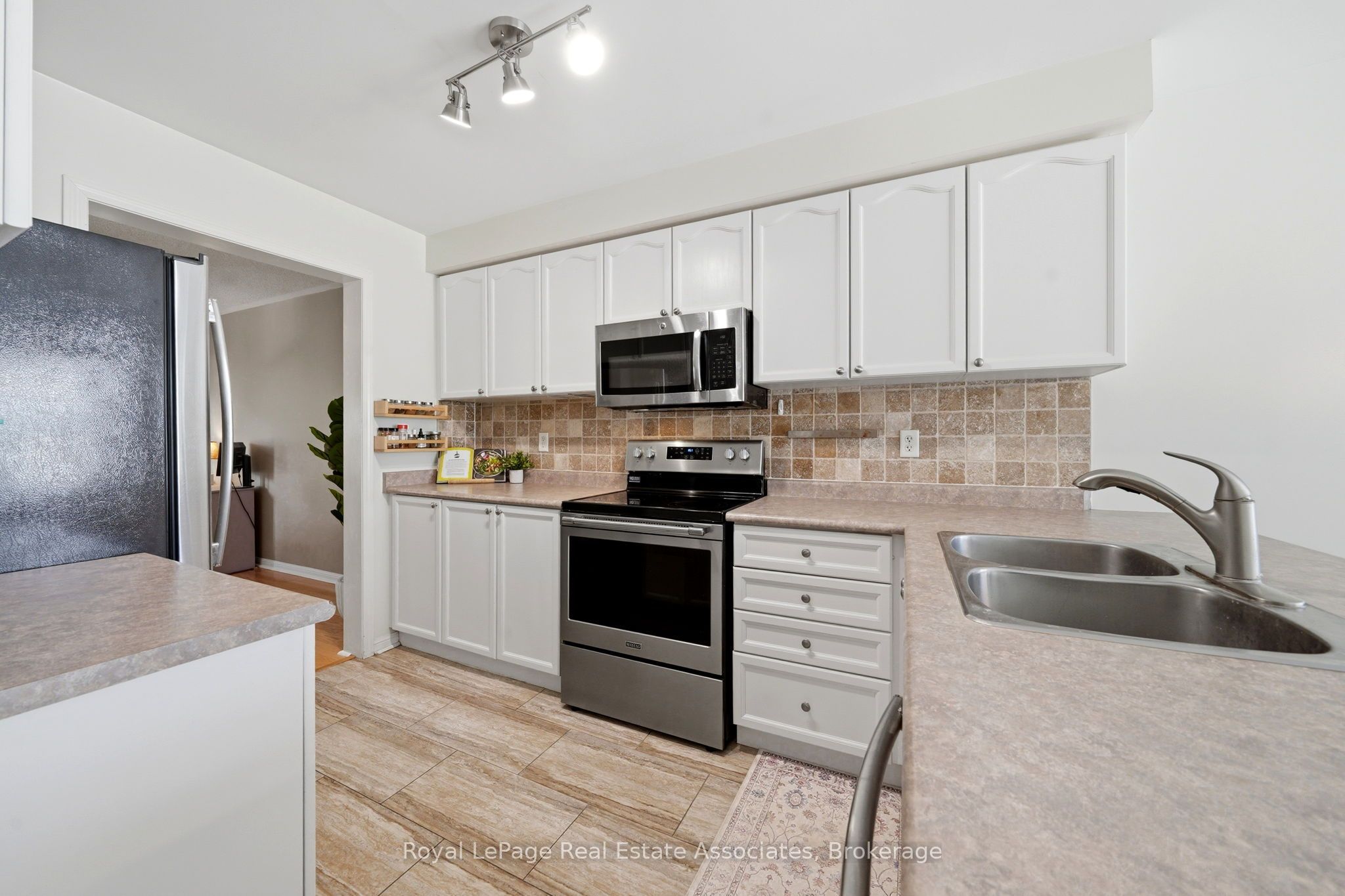 25 Seed House Lane, Halton Hills, ON L7G 6K2 photo 4