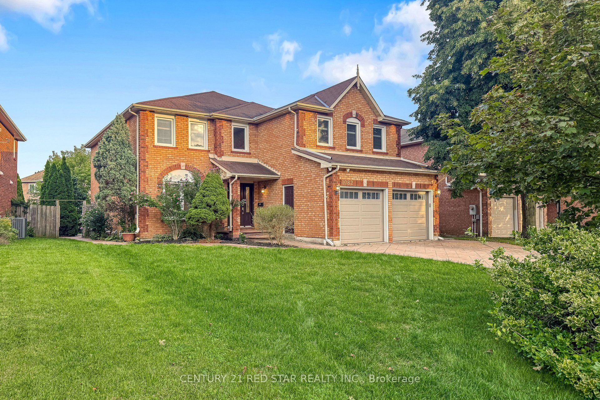 1082 Haydonbridge Court, Mississauga, ON L5V 1J4 photo 3