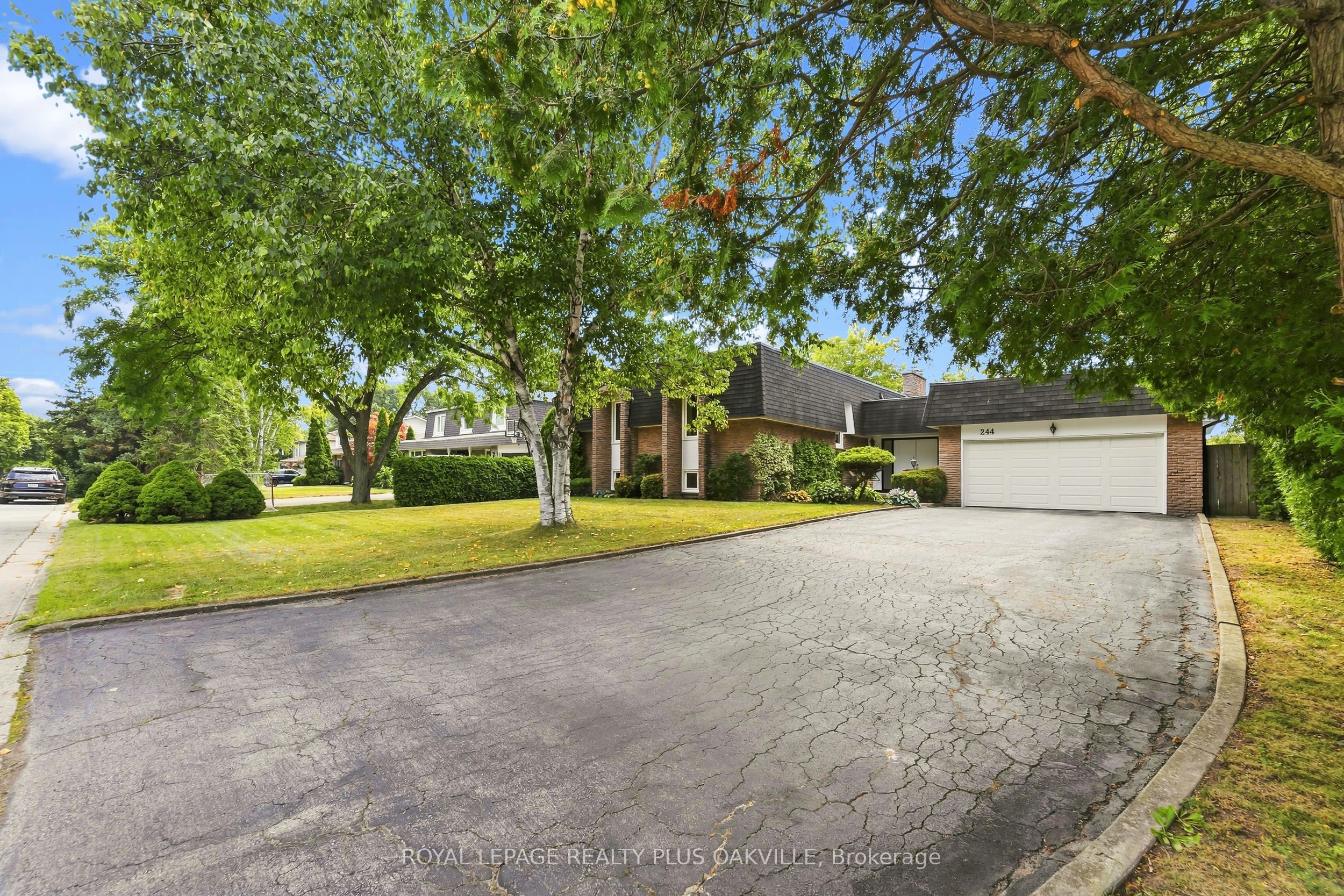 244 Willowridge Court, Oakville, ON L6L 5J2 photo 2