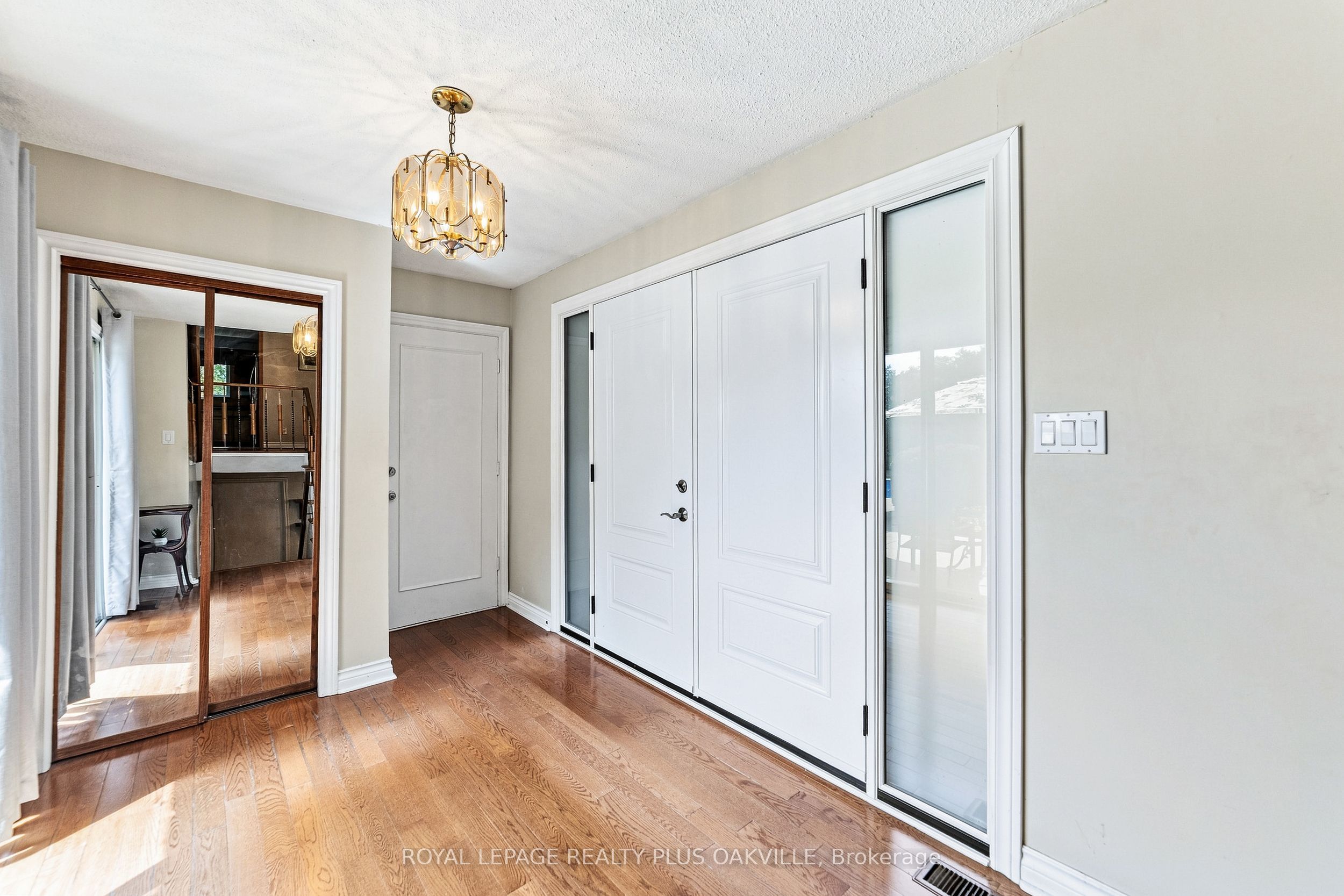 244 Willowridge Court, Oakville, ON L6L 5J2 photo 5