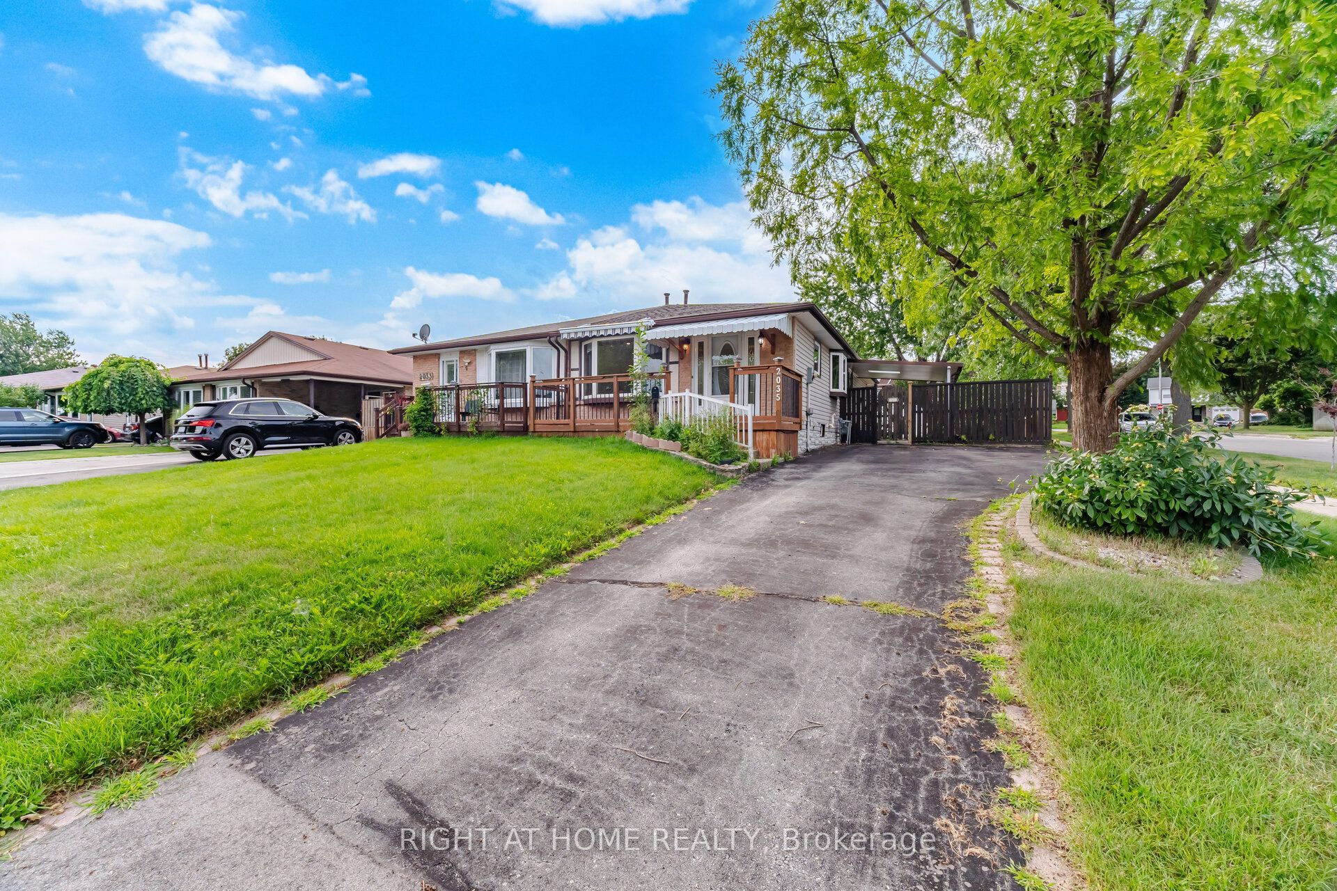 2035 Carleton Court, Burlington, ON L7P 3S6 photo 2