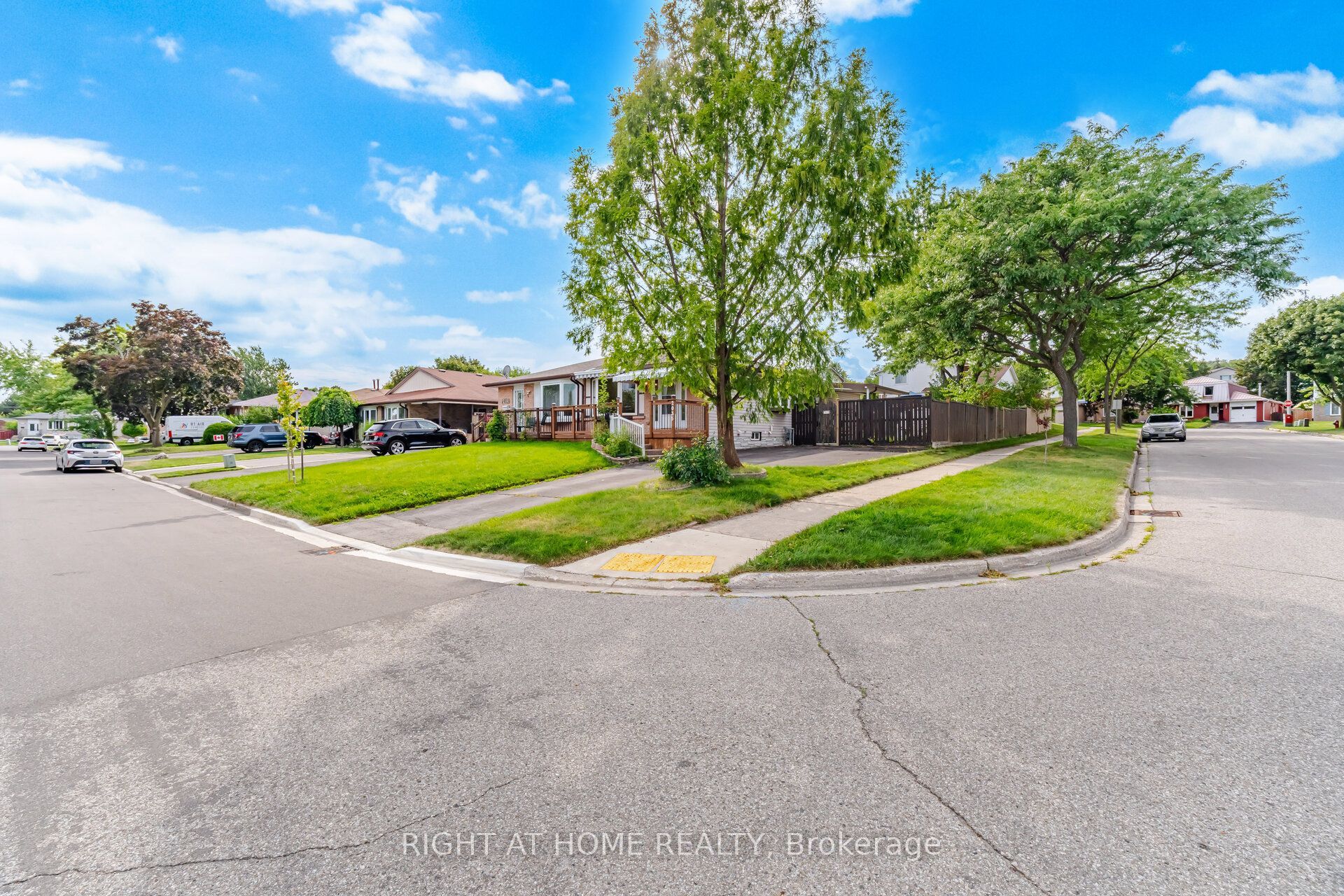 2035 Carleton Court, Burlington, ON L7P 3S6 photo 5
