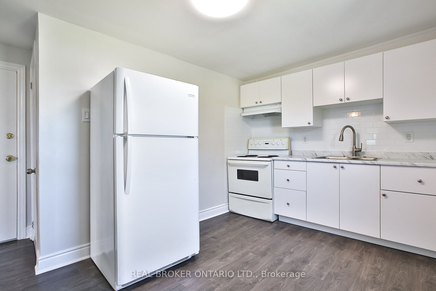 252 Sixth Street, Toronto, ON M8V 3A7 photo 4