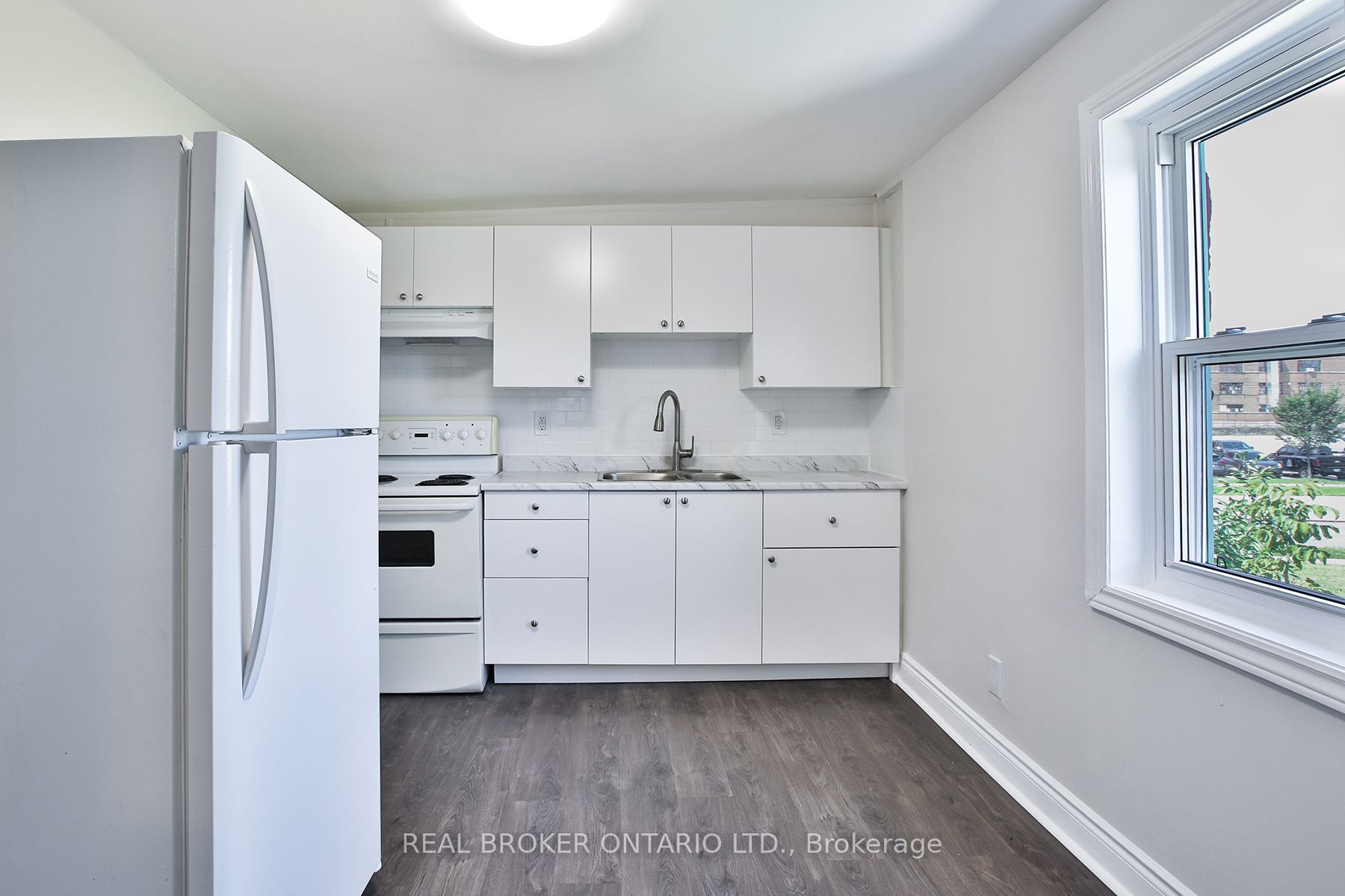 252 Sixth Street, Toronto, ON M8V 3A7 photo 5