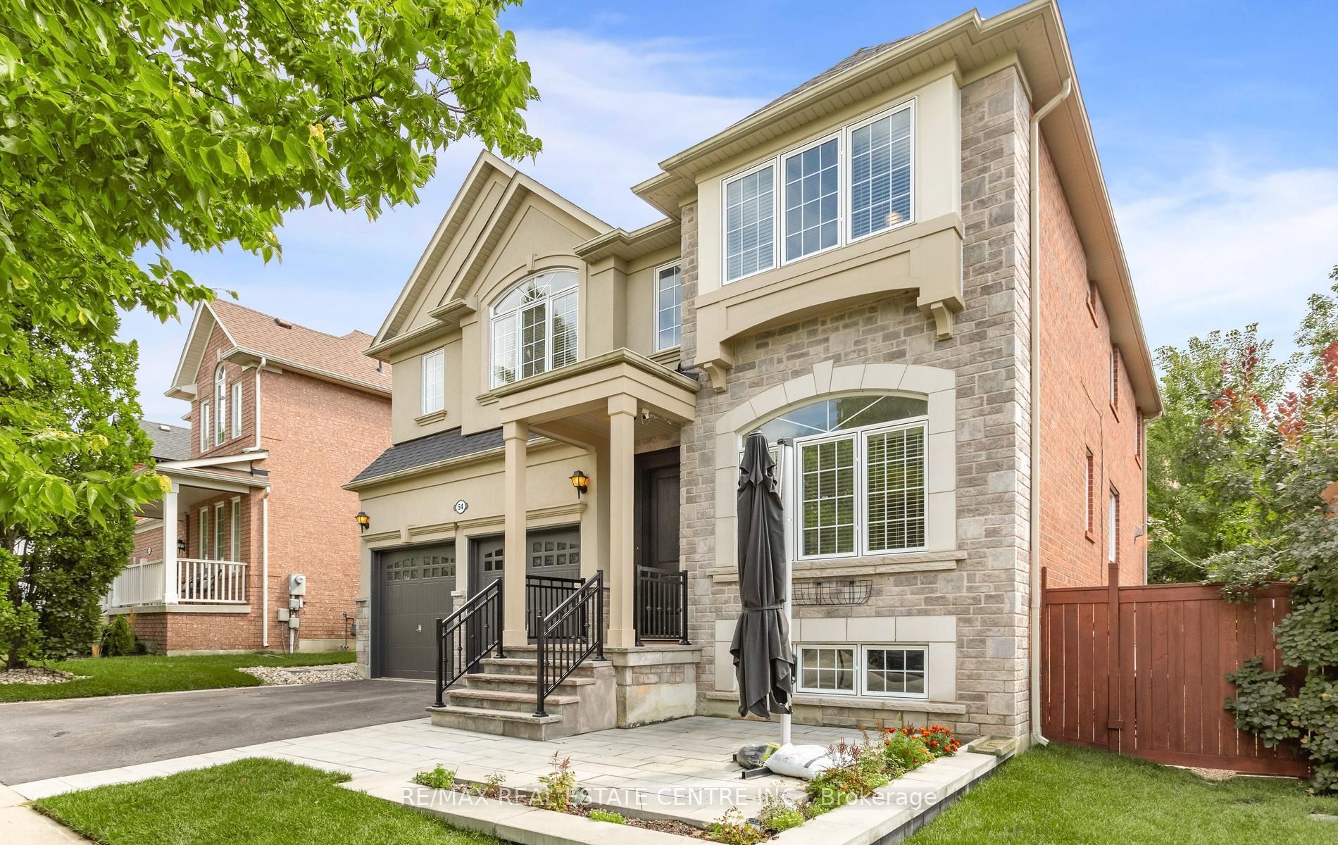 54 Apple Blossom Crescent, Halton Hills, ON L7G 6L5 photo 2