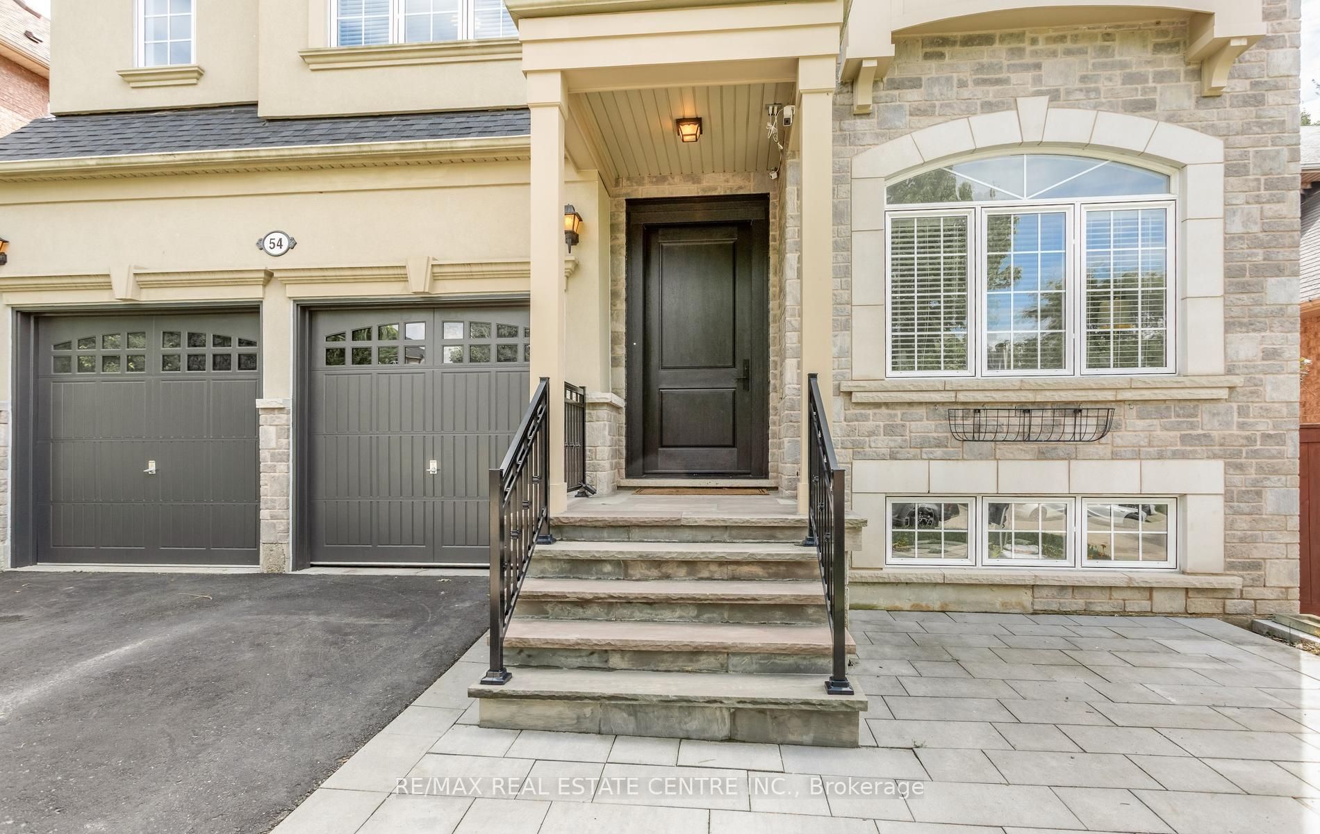 54 Apple Blossom Crescent, Halton Hills, ON L7G 6L5 photo 3