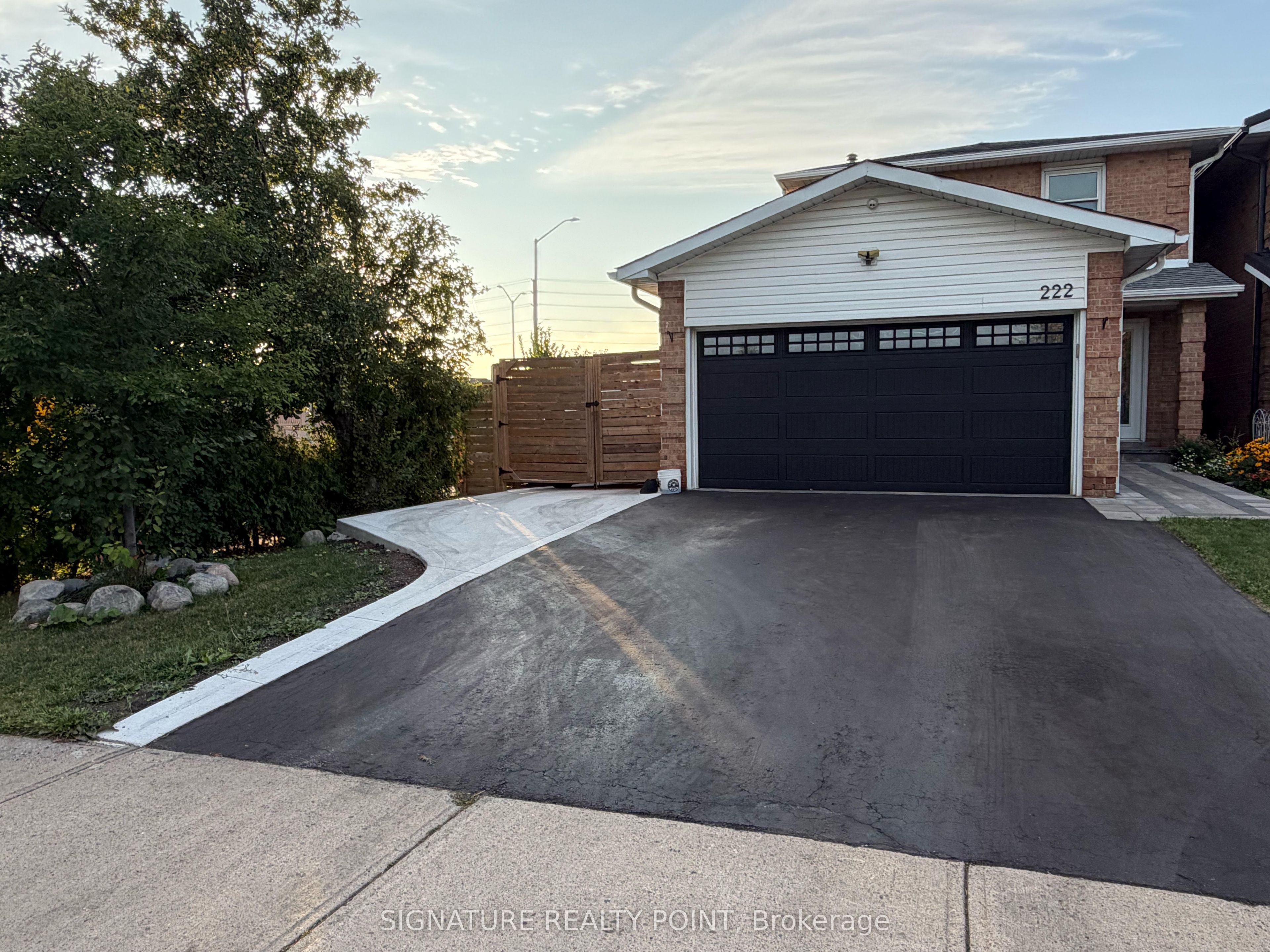 222 Simmons Boulevard, Brampton, ON L6V 3Y1